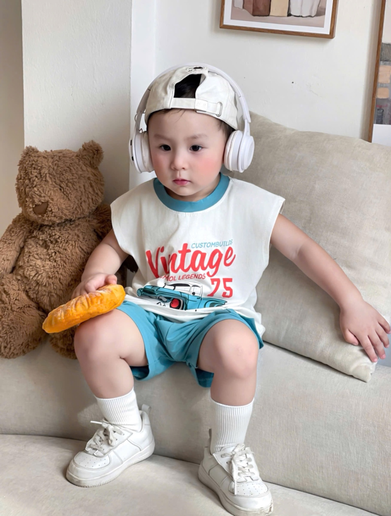 T765 - BỘ ĐÙI BÉ TRAI ÁO BA LỖ TRẮNG Vintage 75 QUẦN XANH