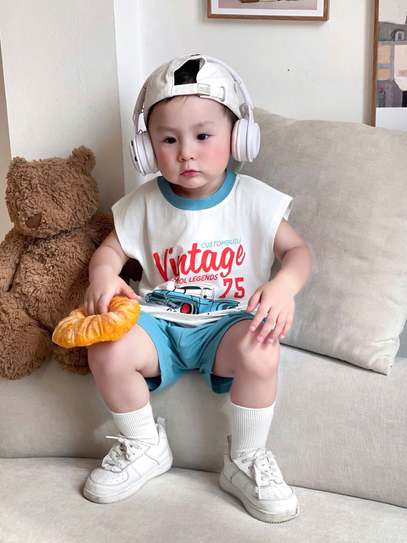 T765 - BỘ ĐÙI BÉ TRAI ÁO BA LỖ TRẮNG Vintage 75 QUẦN XANH