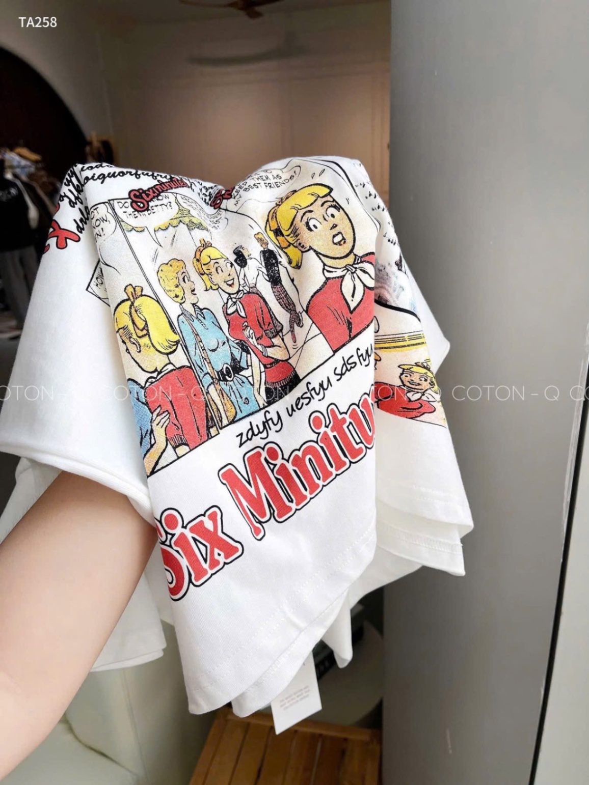 ANU267 - ÁO PHÔNG NỮ TRẮNG CHỮ MÀU SIX min