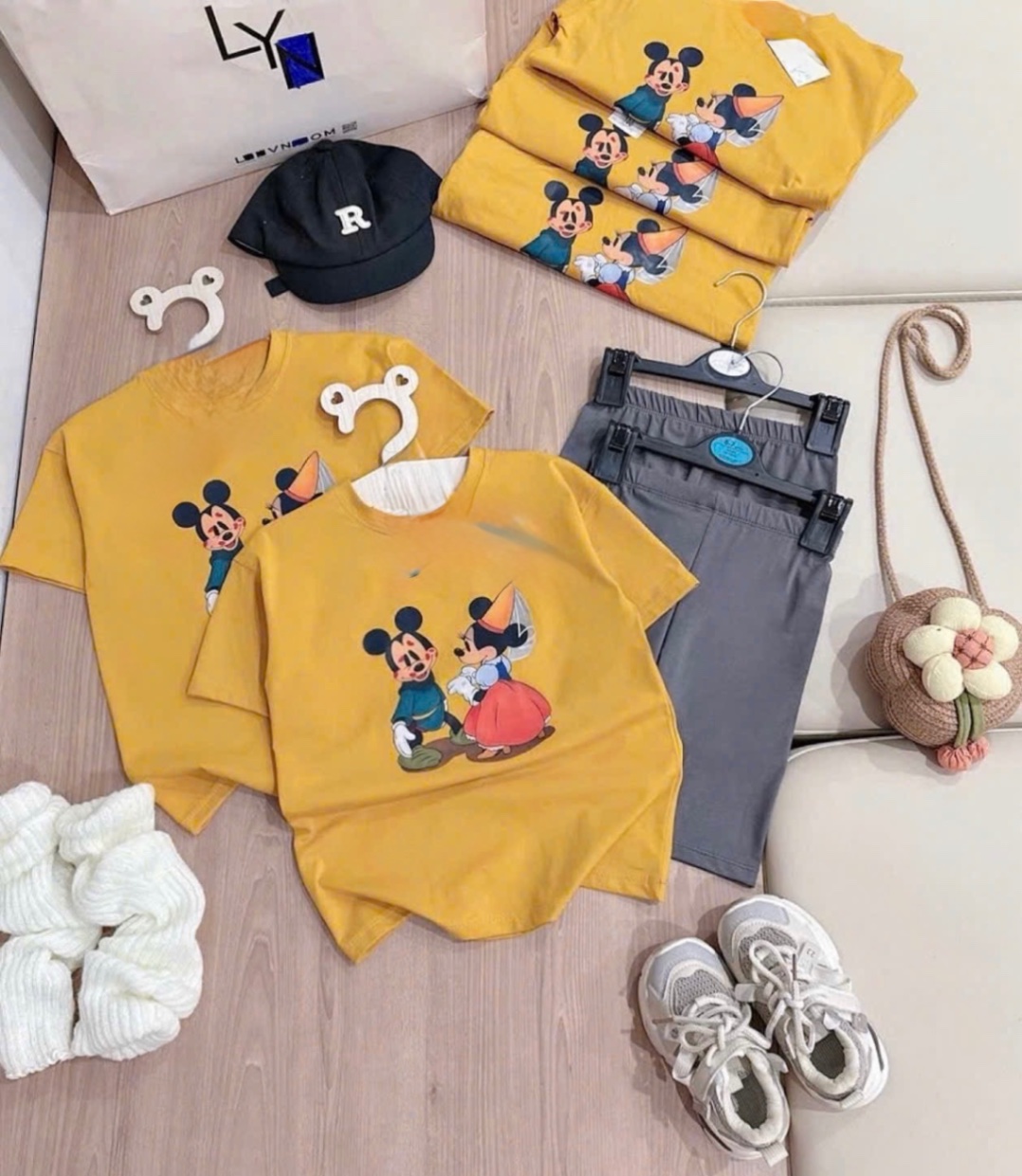 G692 - BỘ ĐÙI BÉ GÁI ÁO VÀNG MICKEY QUẦN XÁM