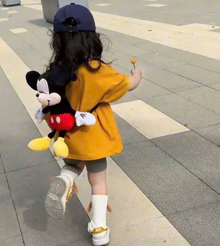 G692 - BỘ ĐÙI BÉ GÁI ÁO VÀNG MICKEY QUẦN XÁM