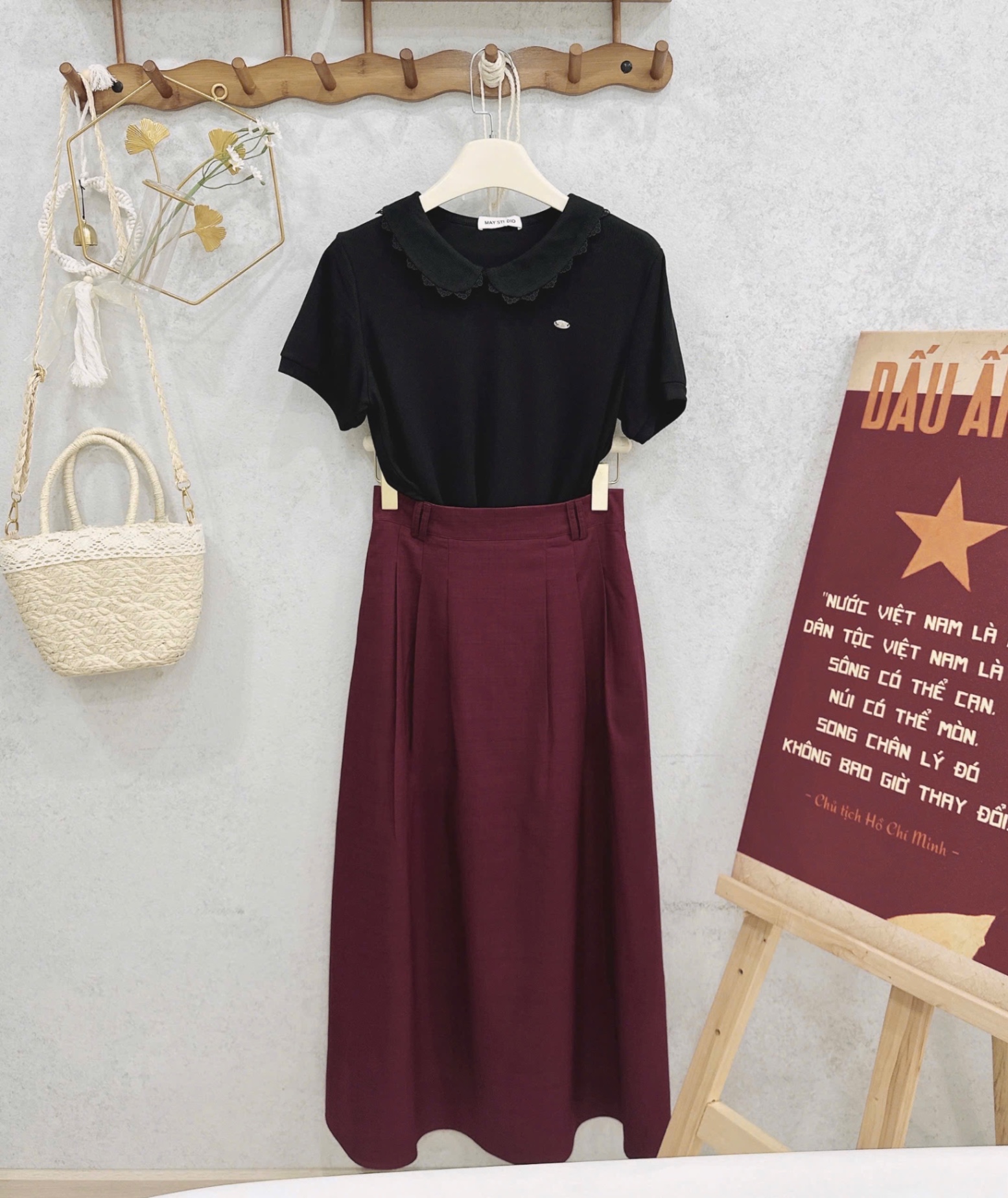 S129 - SET ÁO ĐEN CỔ SEN REN MIX CVAY ĐỎ DÀI