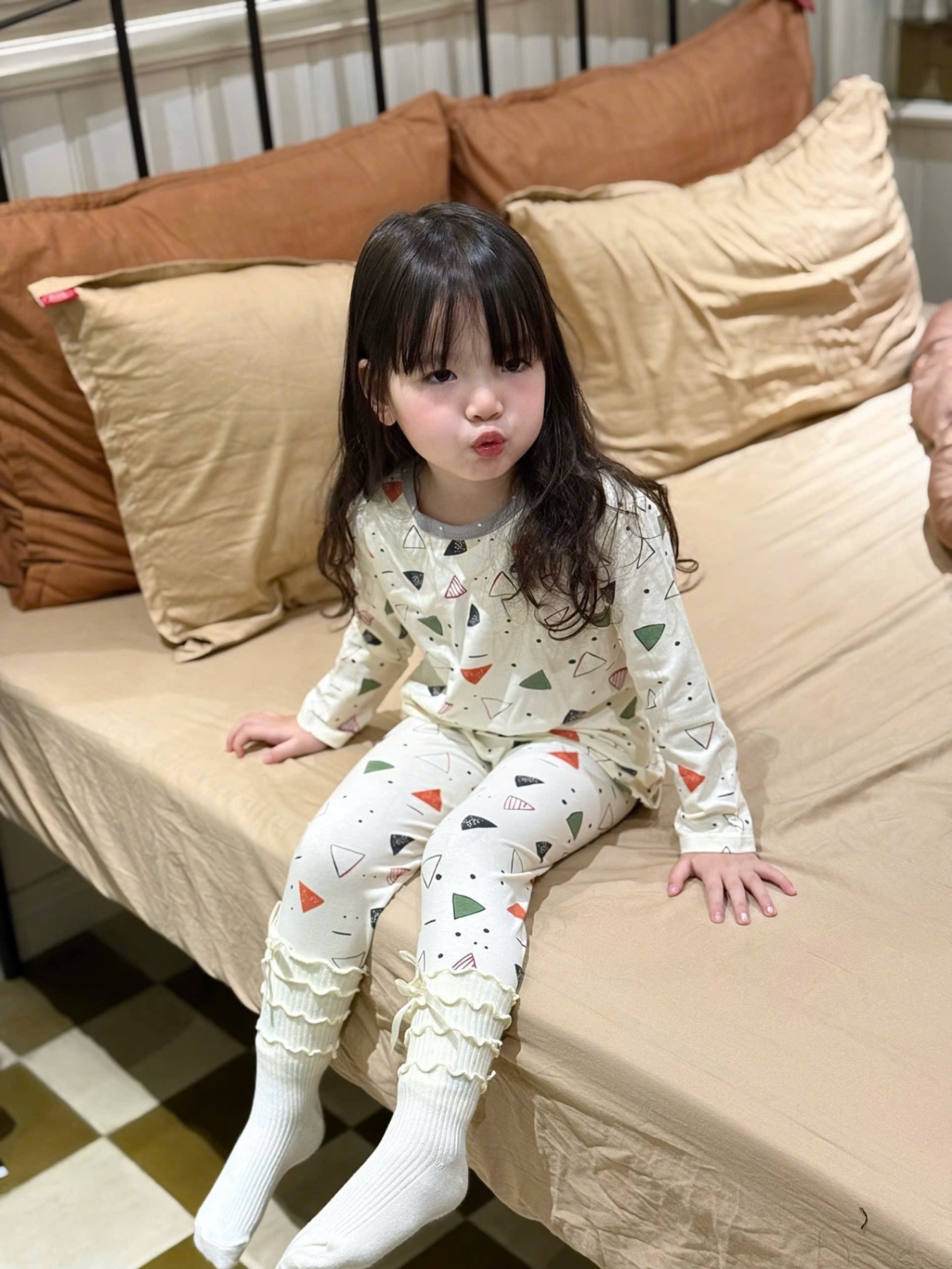 T844 - SET 2 BỘ BÉ TRAI DÀI TAY CHẤM BI TAM GIÁC MÀU