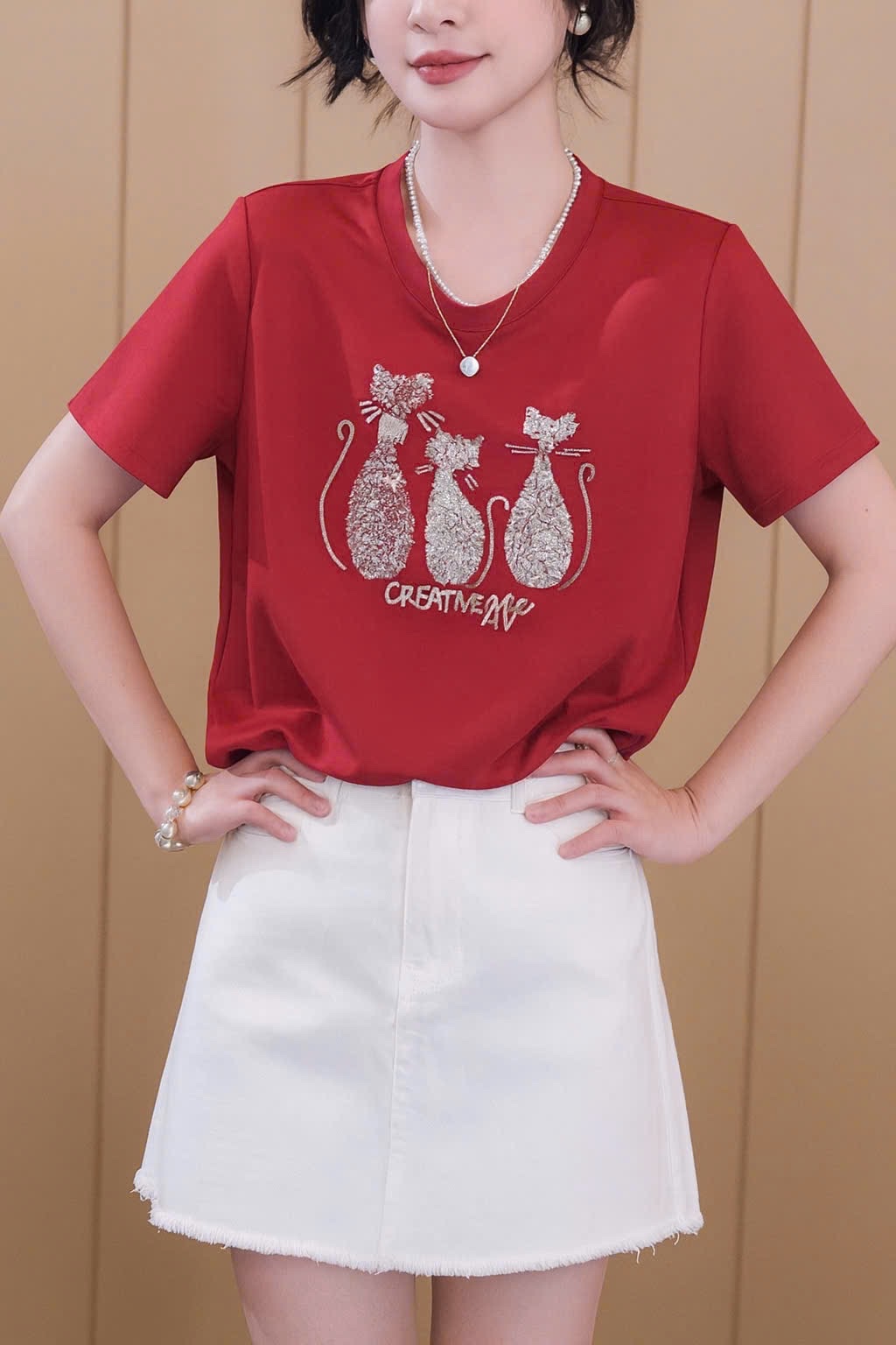S140 - SET NỮ ÁO CỘC ĐỎ MÈO CVAY BÒ TRẮNG XẾP LI