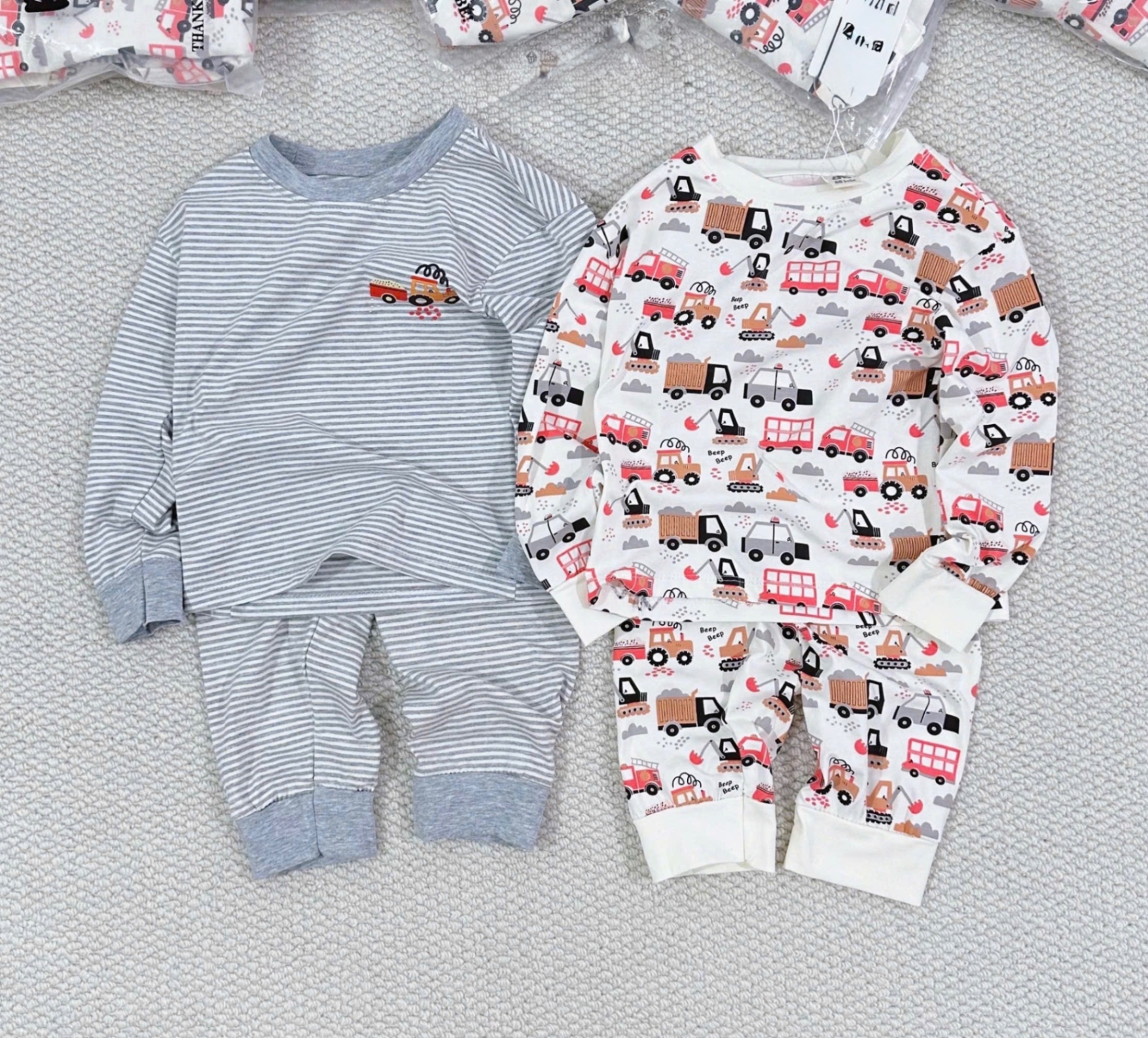 T856 - SET 2 BỘ BÉ TRAI DÀI TAY OTO kẻ trắng