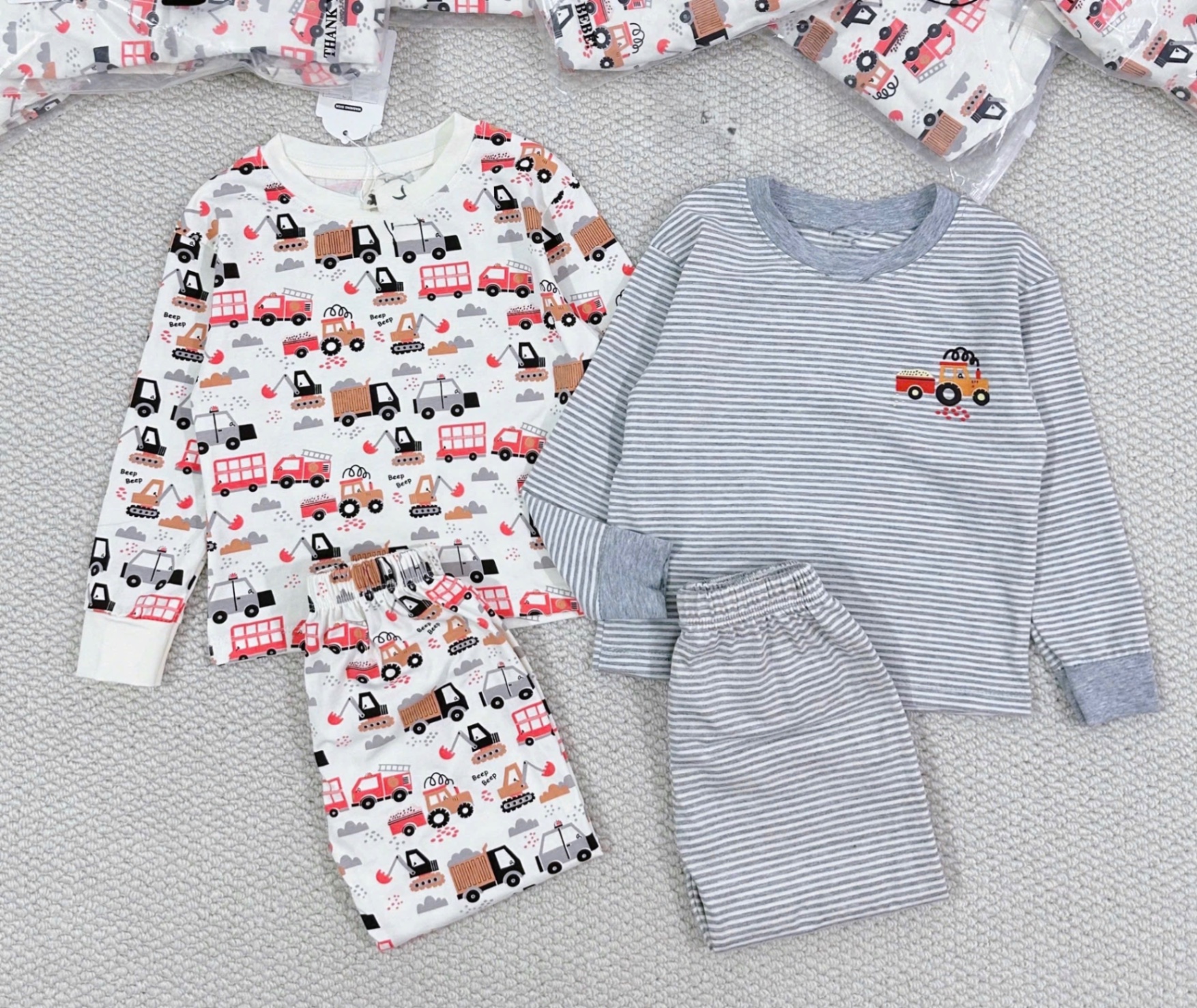 T856 - SET 2 BỘ BÉ TRAI DÀI TAY OTO kẻ trắng