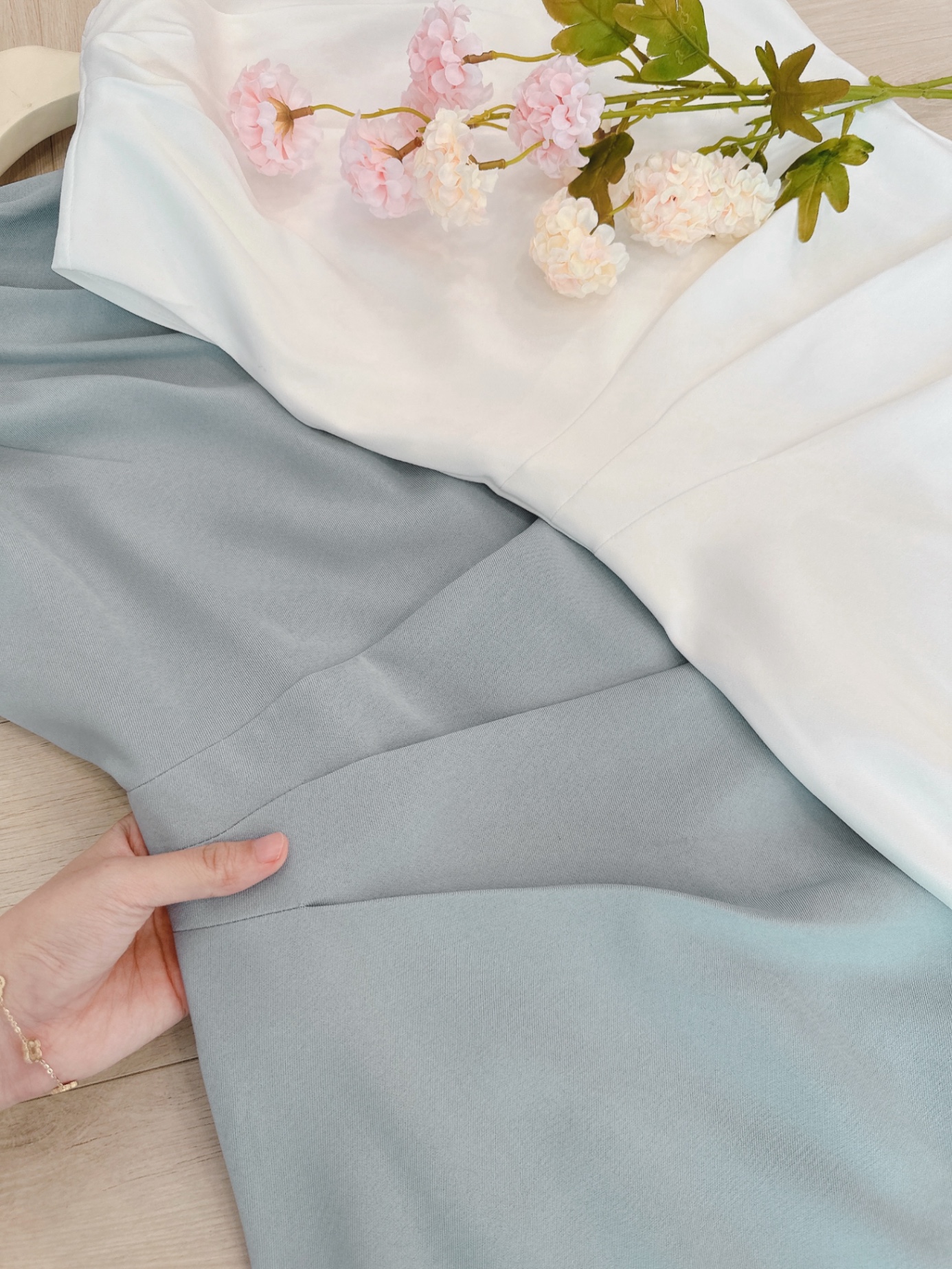 V485 - VÁY LI EO CỔ ĐỔ 2 LỚP