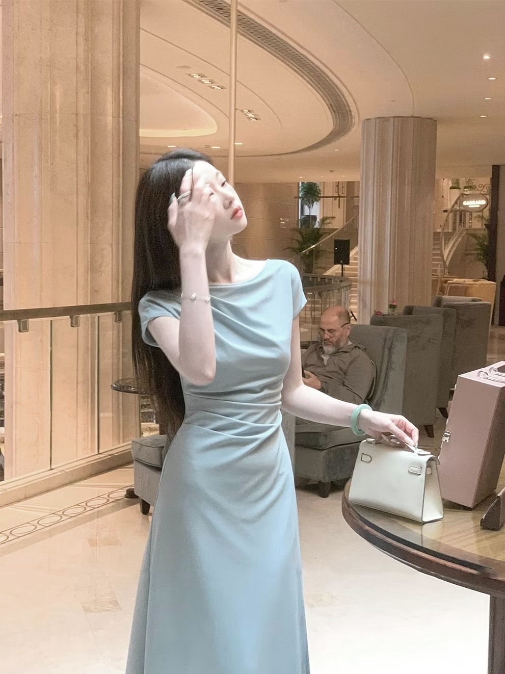 V485 - VÁY LI EO CỔ ĐỔ 2 LỚP