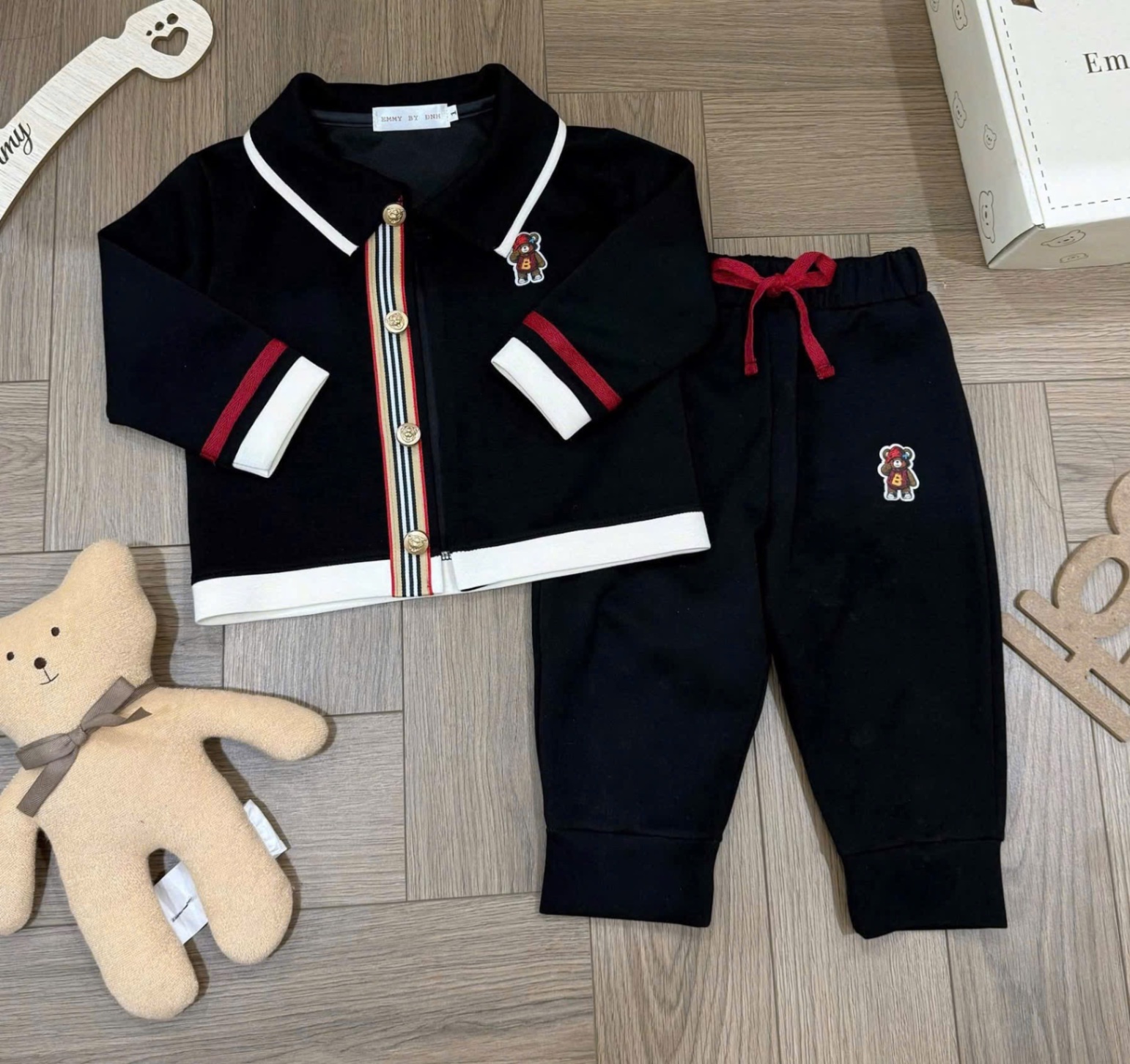 G707 - SET BÉ CARDIGAN ĐEN PHỐI TRẮNG THÊU GẤU