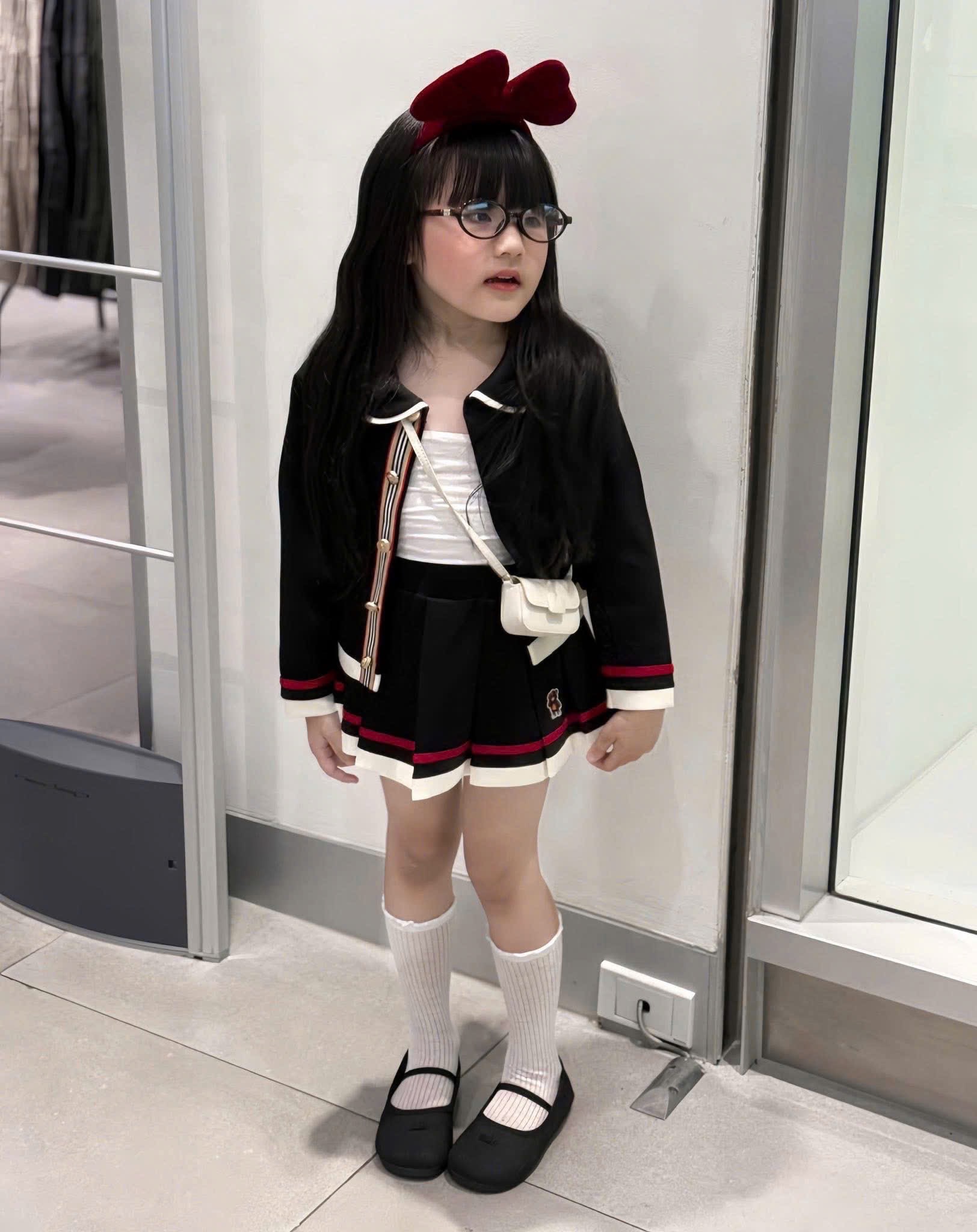 G707 - SET BÉ CARDIGAN ĐEN PHỐI TRẮNG THÊU GẤU