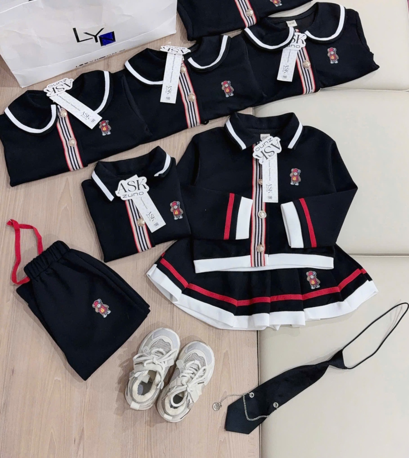 G707 - SET BÉ CARDIGAN ĐEN PHỐI TRẮNG THÊU GẤU