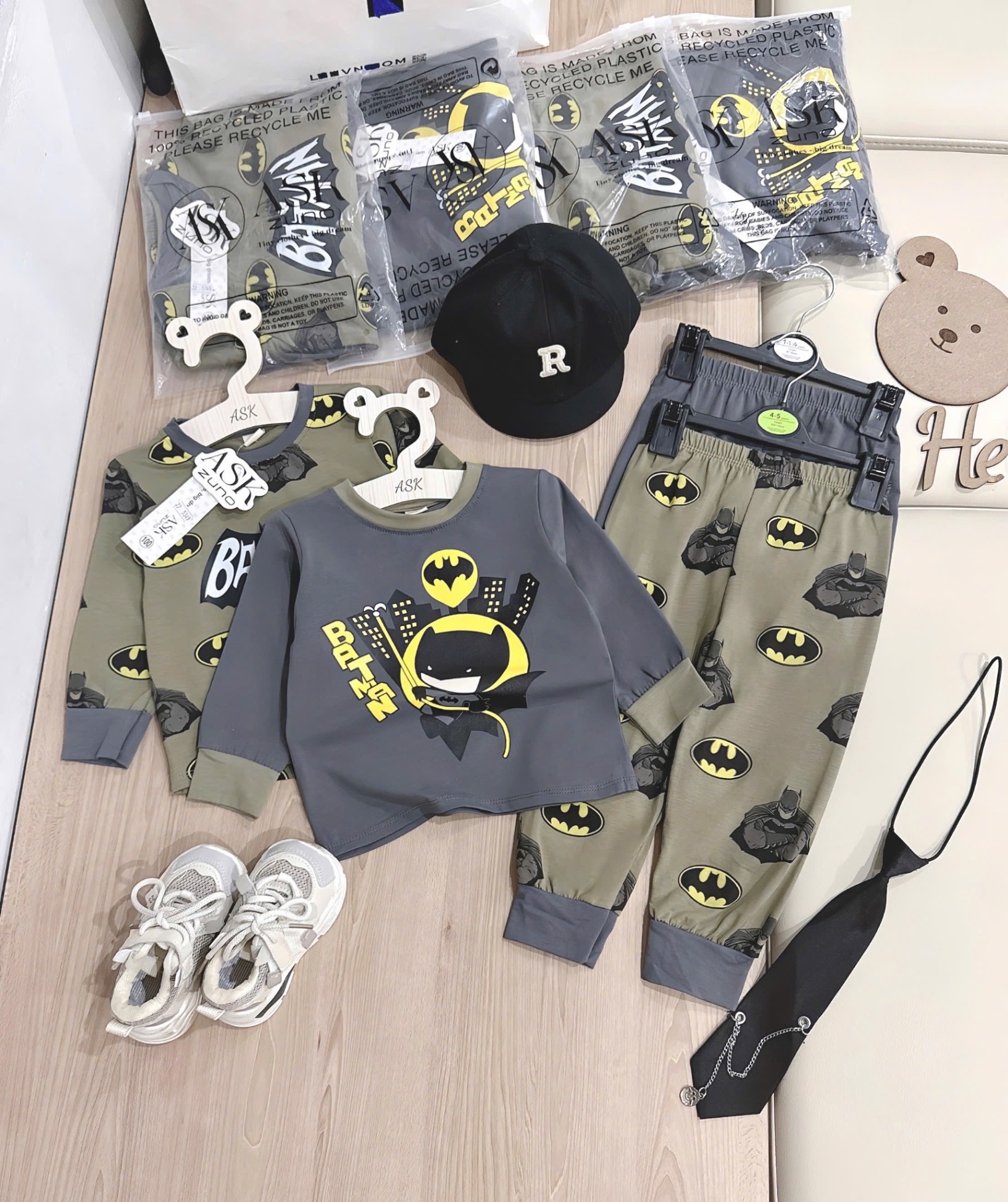 (chờ) T863 - SET 2 BỘ BÉ TRAI DÀI TAY BATMAN rêu xám