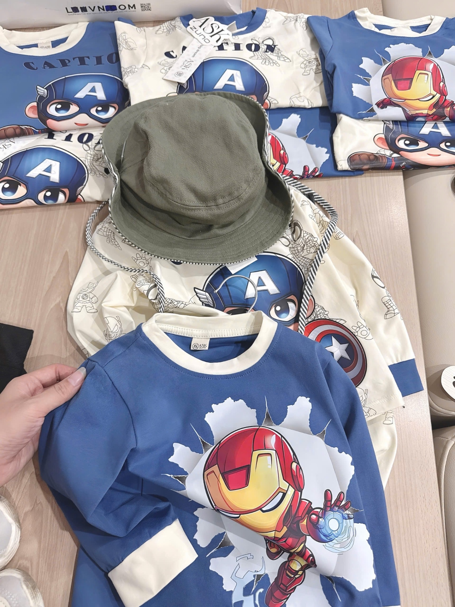 T878 - SET 2 BỘ BÉ TRAI DÀI TAY IRON MAN CAPTION A