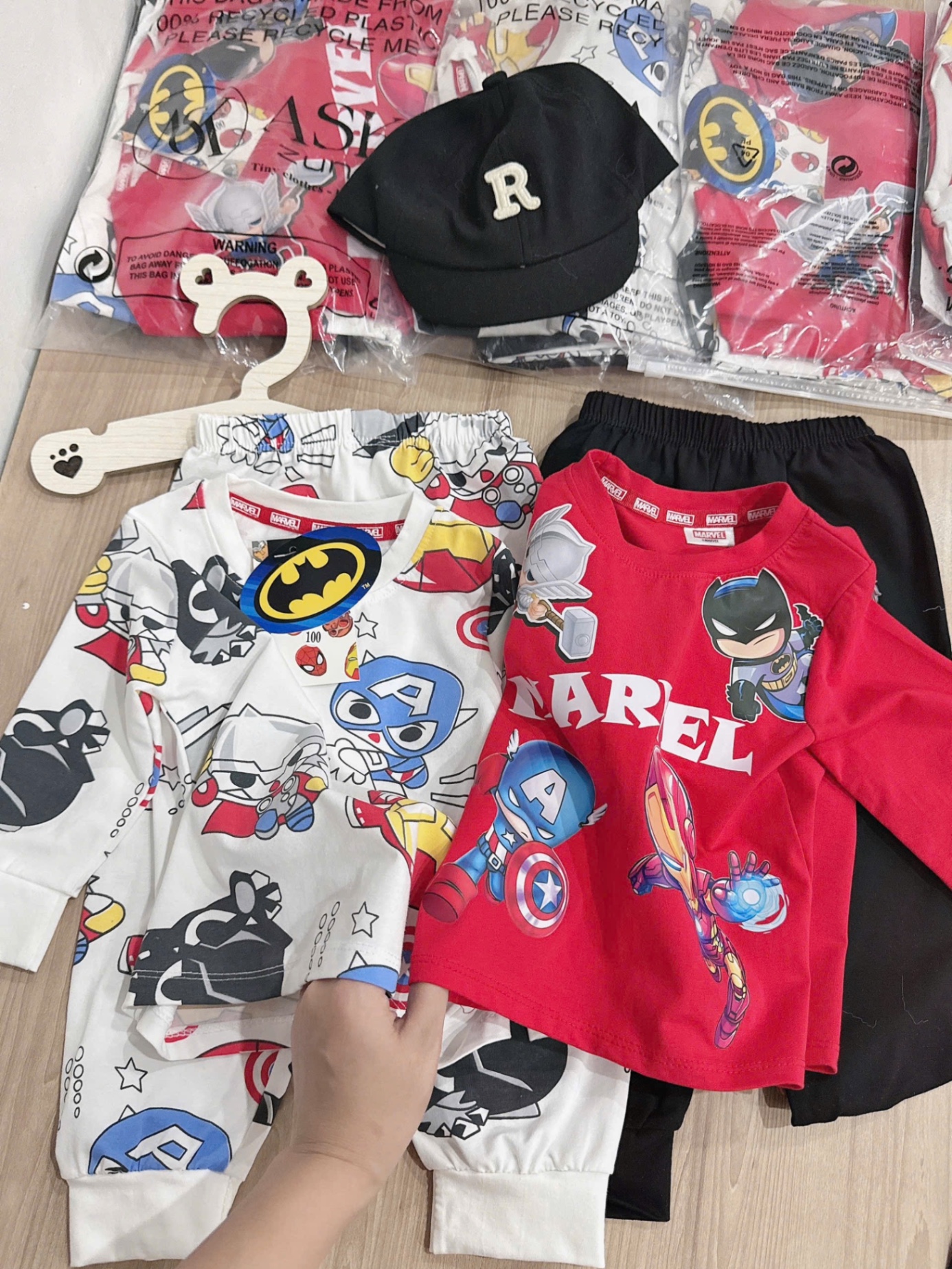 T881 - SET 2 BỘ BÉ TRAI DÀI TAY MARVEL đỏ trắng