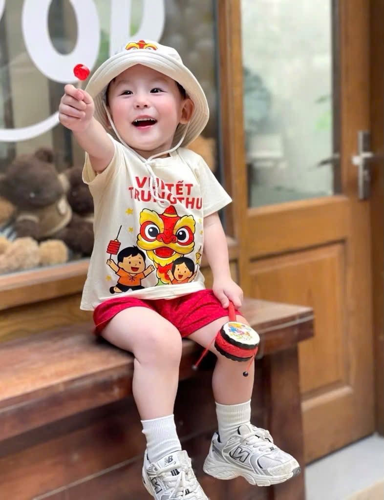 T879 - BỘ ĐÙI BÉ TRAI VUI TẾT TRUNG THU KÈM MŨ