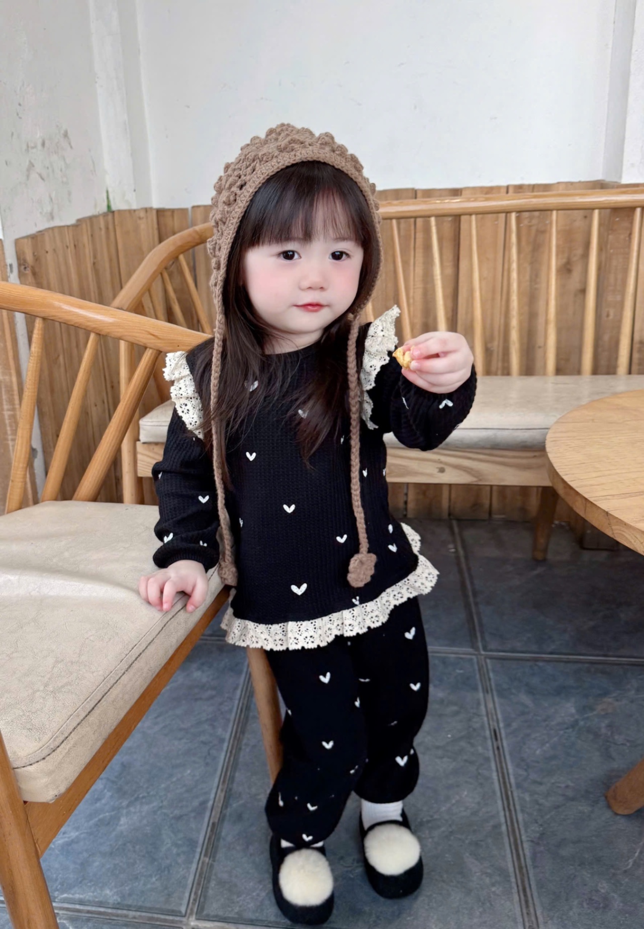 G723 - SET 2 BỘ BÉ GÁI DÀI TAY TỔ ONG TIM PHỐI ĐEN TRẮNG