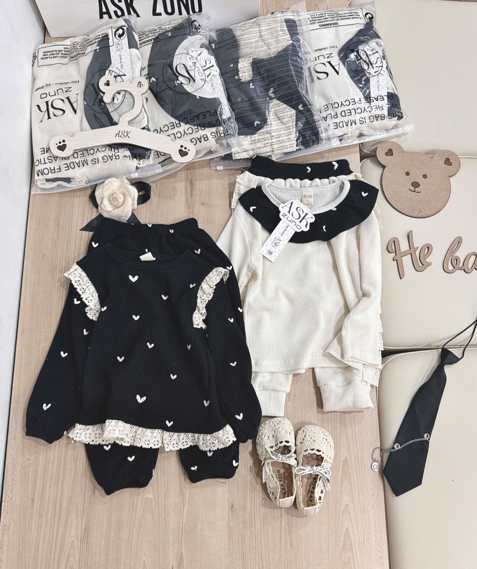 G723 - SET 2 BỘ BÉ GÁI DÀI TAY TỔ ONG TIM PHỐI ĐEN TRẮNG