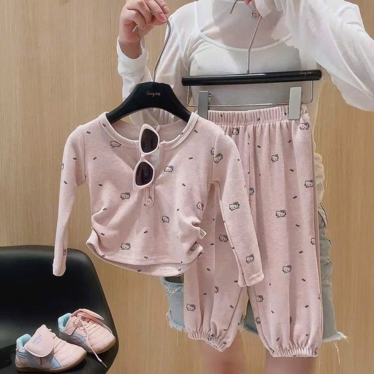 G726 - BỘ BÉ GÁI TĂM THỎ KITTY CỔ V PHỐI TRẮNG