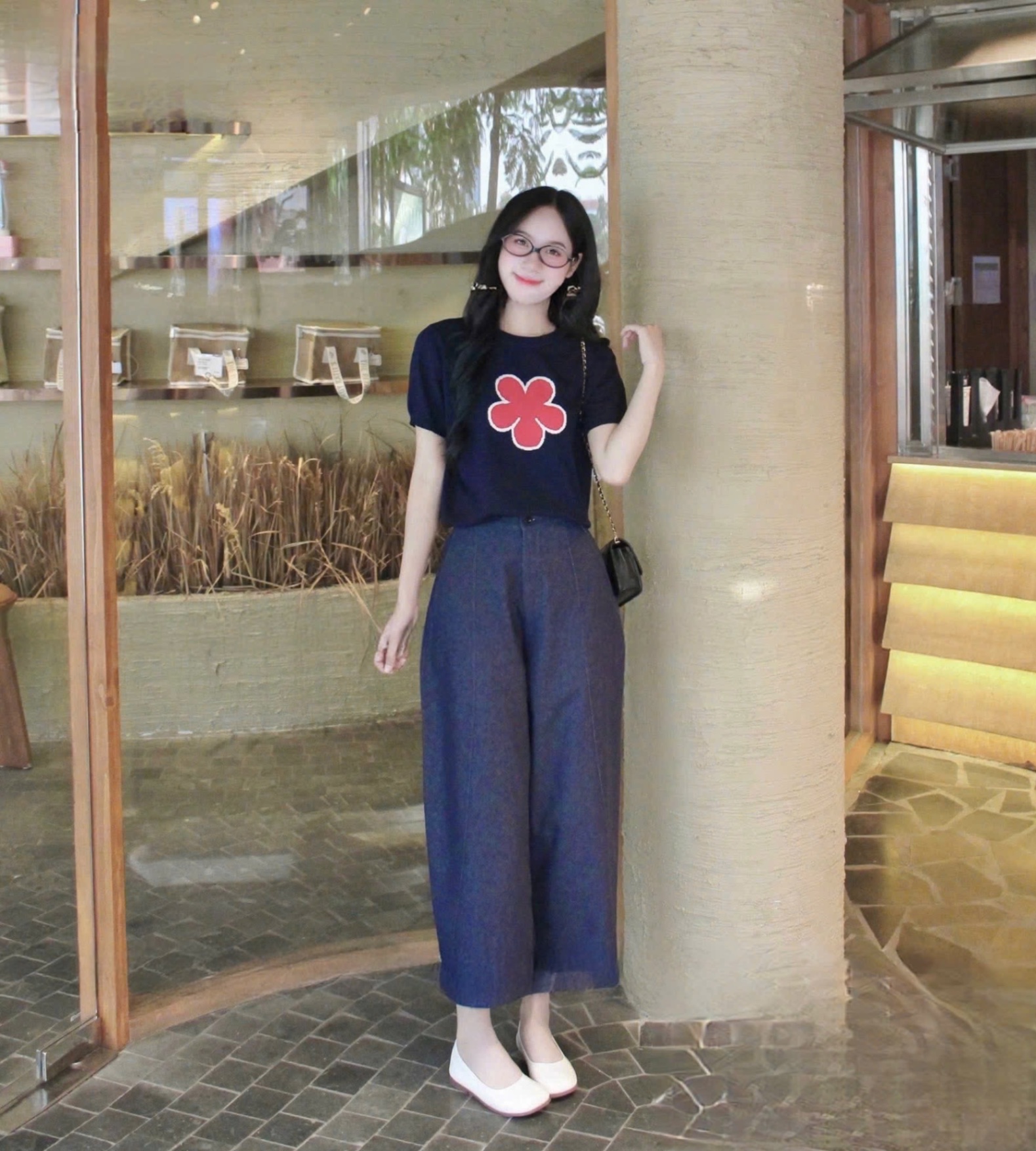 S156 - SET ÁO LEN ĐEN THÊU HOA ĐỎ QUẦN BAGGY BÒ