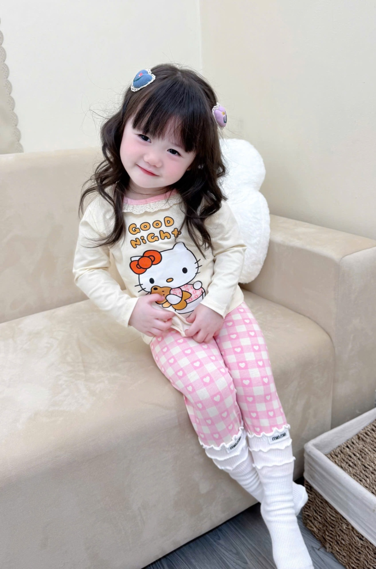 G731 - SET 2 BỘ BÉ GÁI DÀI TAY MÀU BE KITTY HOA CỔ REN