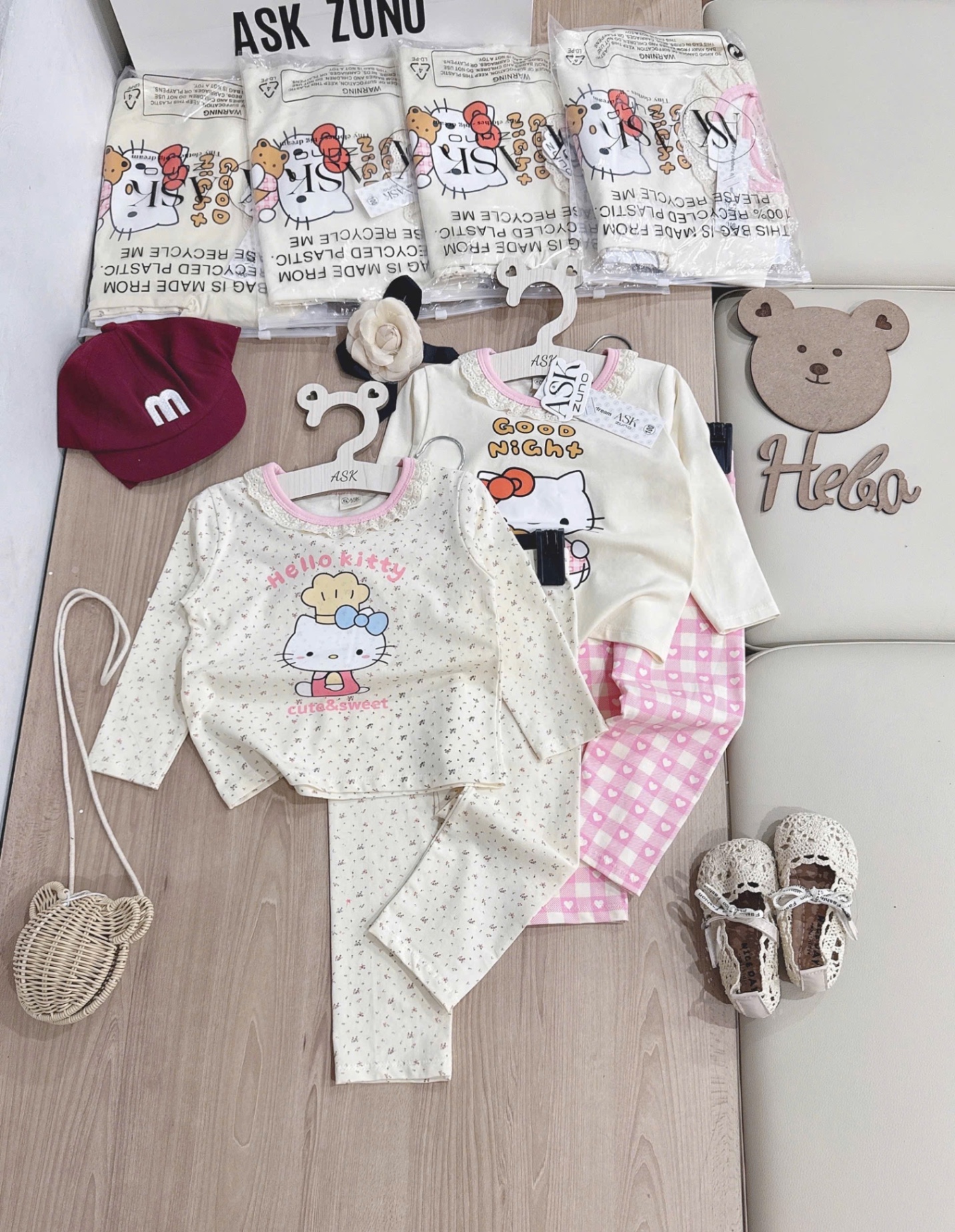 G731 - SET 2 BỘ BÉ GÁI DÀI TAY MÀU BE KITTY HOA CỔ REN