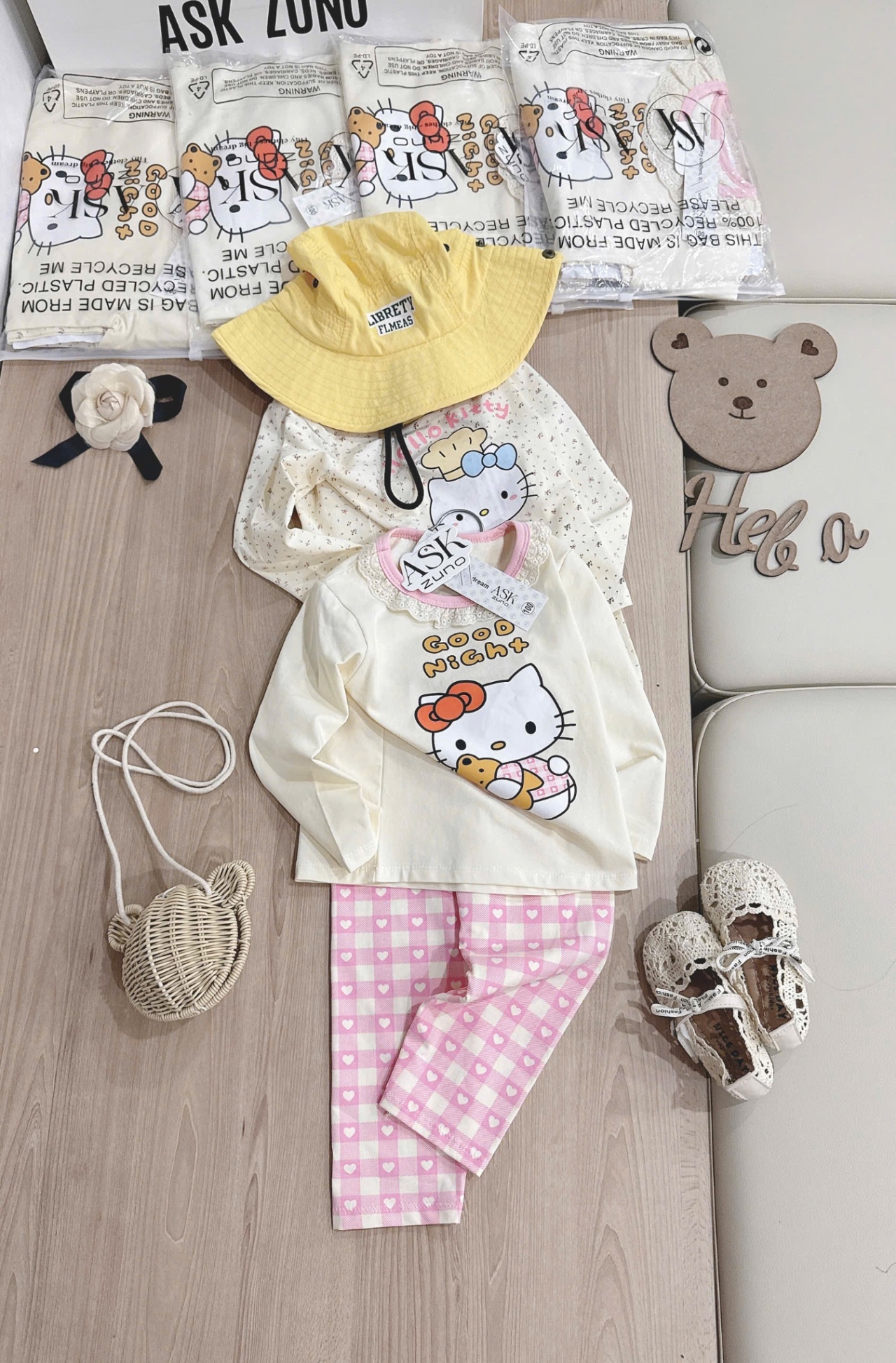 G731 - SET 2 BỘ BÉ GÁI DÀI TAY MÀU BE KITTY HOA CỔ REN