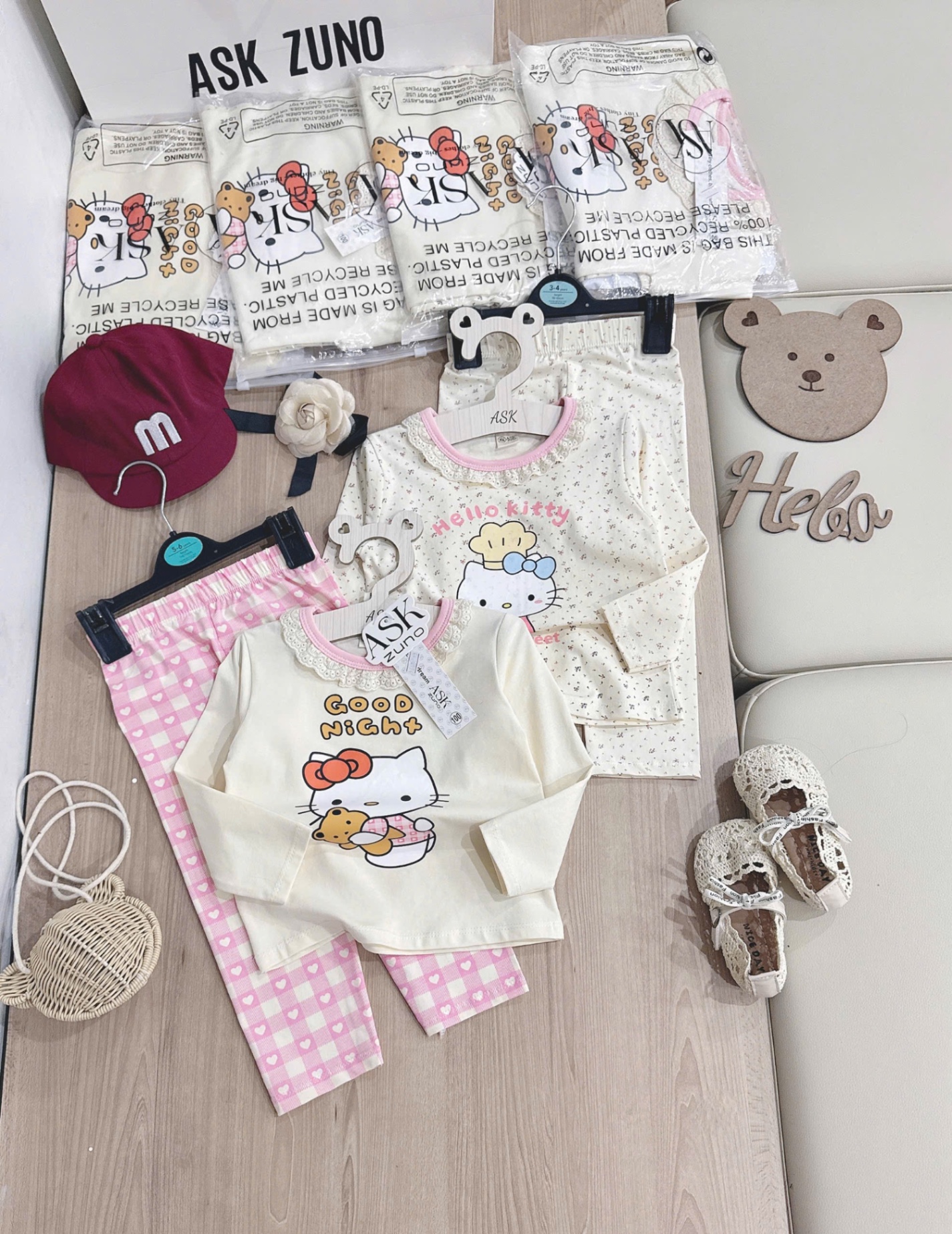 G731 - SET 2 BỘ BÉ GÁI DÀI TAY MÀU BE KITTY HOA CỔ REN