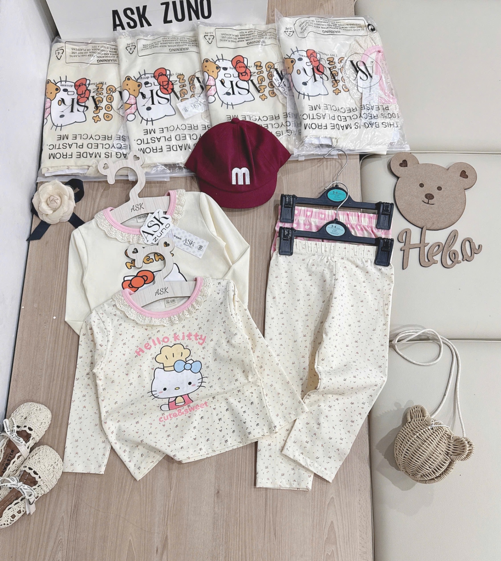 G731 - SET 2 BỘ BÉ GÁI DÀI TAY MÀU BE KITTY HOA CỔ REN