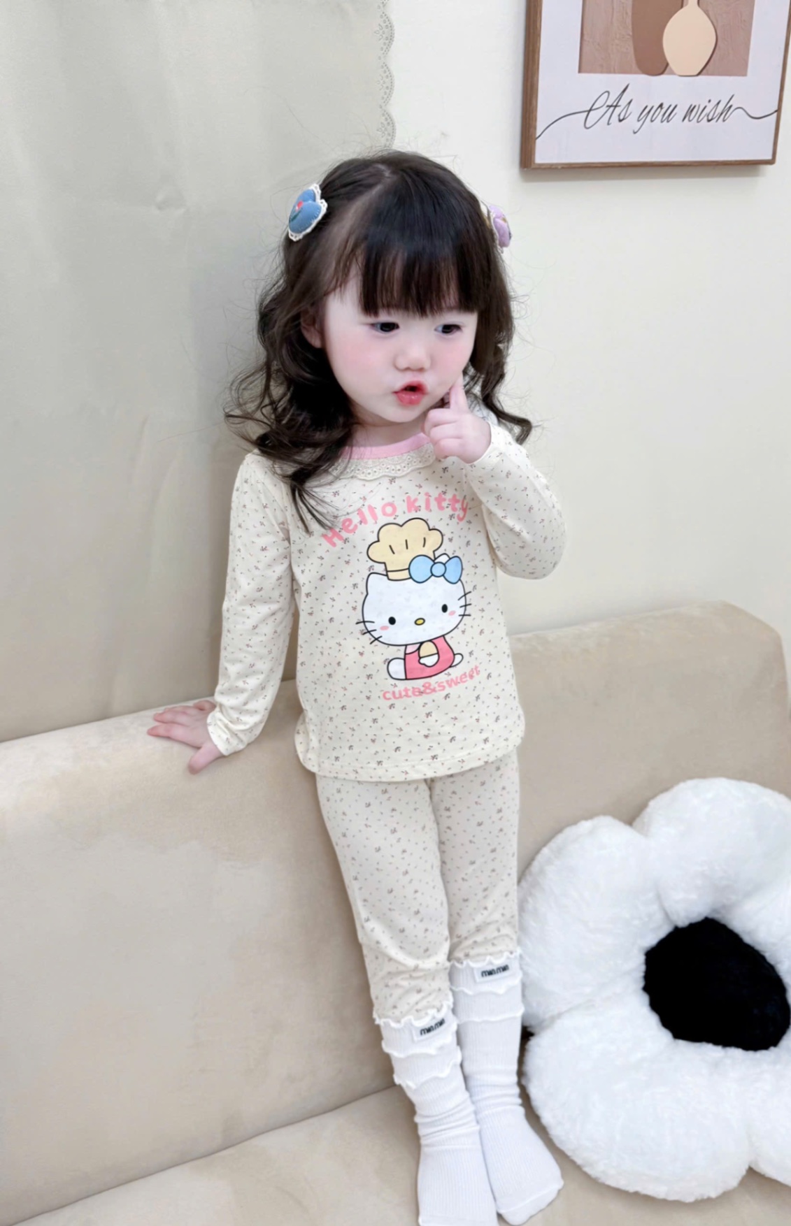 G731 - SET 2 BỘ BÉ GÁI DÀI TAY MÀU BE KITTY HOA CỔ REN
