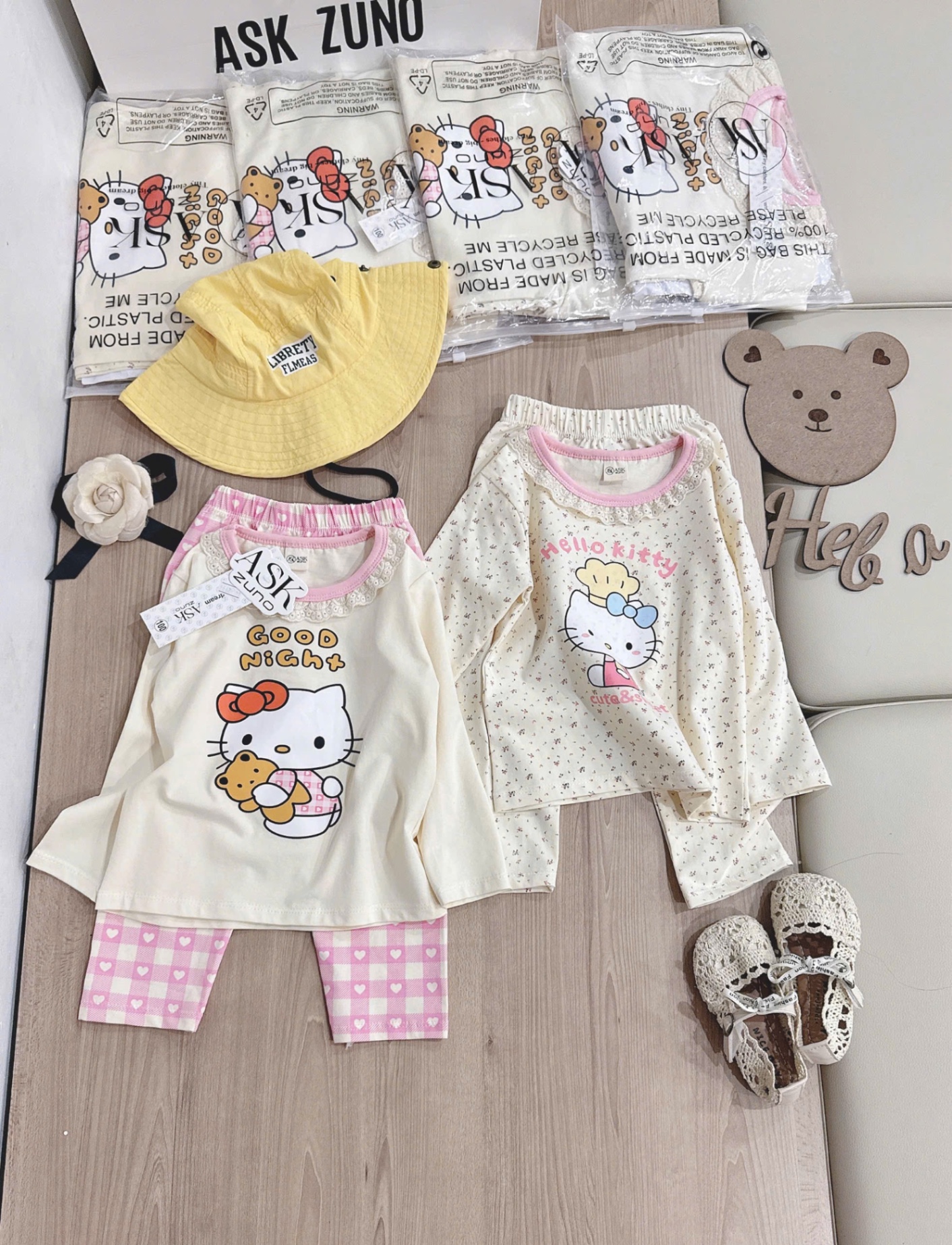 G731 - SET 2 BỘ BÉ GÁI DÀI TAY MÀU BE KITTY HOA CỔ REN