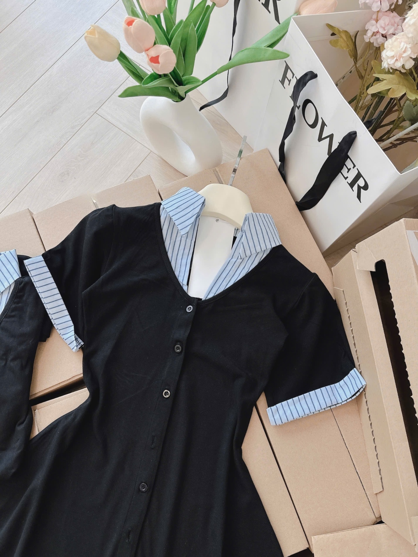 V486 - VÁY NỮ ZIP ĐEN XOÈ PHỐI CỔ SƠ MI XANH