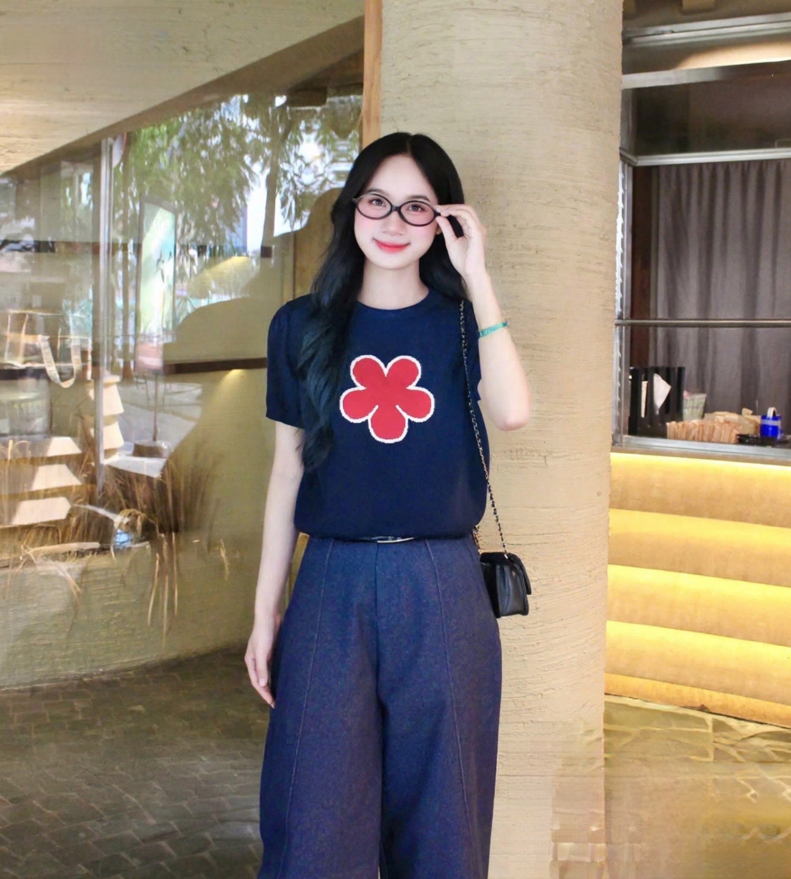 S156 - SET ÁO LEN ĐEN THÊU HOA ĐỎ QUẦN BAGGY BÒ