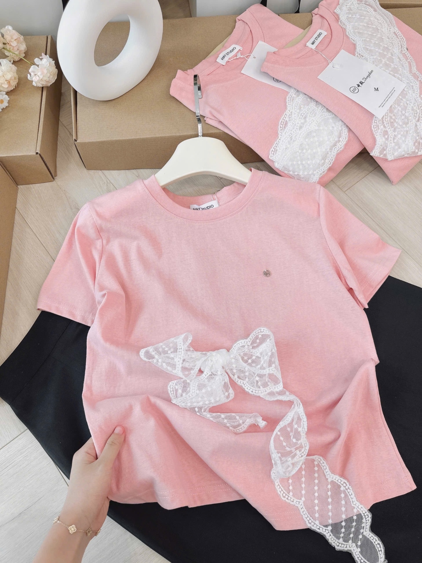 S155 - SET ÁO CỘC HỒNG NƠ REN TRẮNG CVAY ĐEN