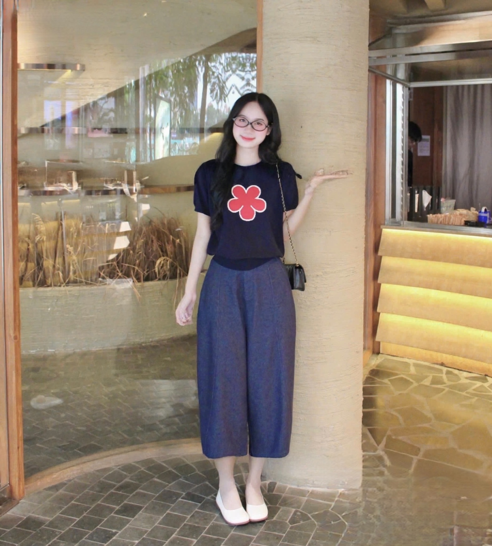 S156 - SET ÁO LEN ĐEN THÊU HOA ĐỎ QUẦN BAGGY BÒ