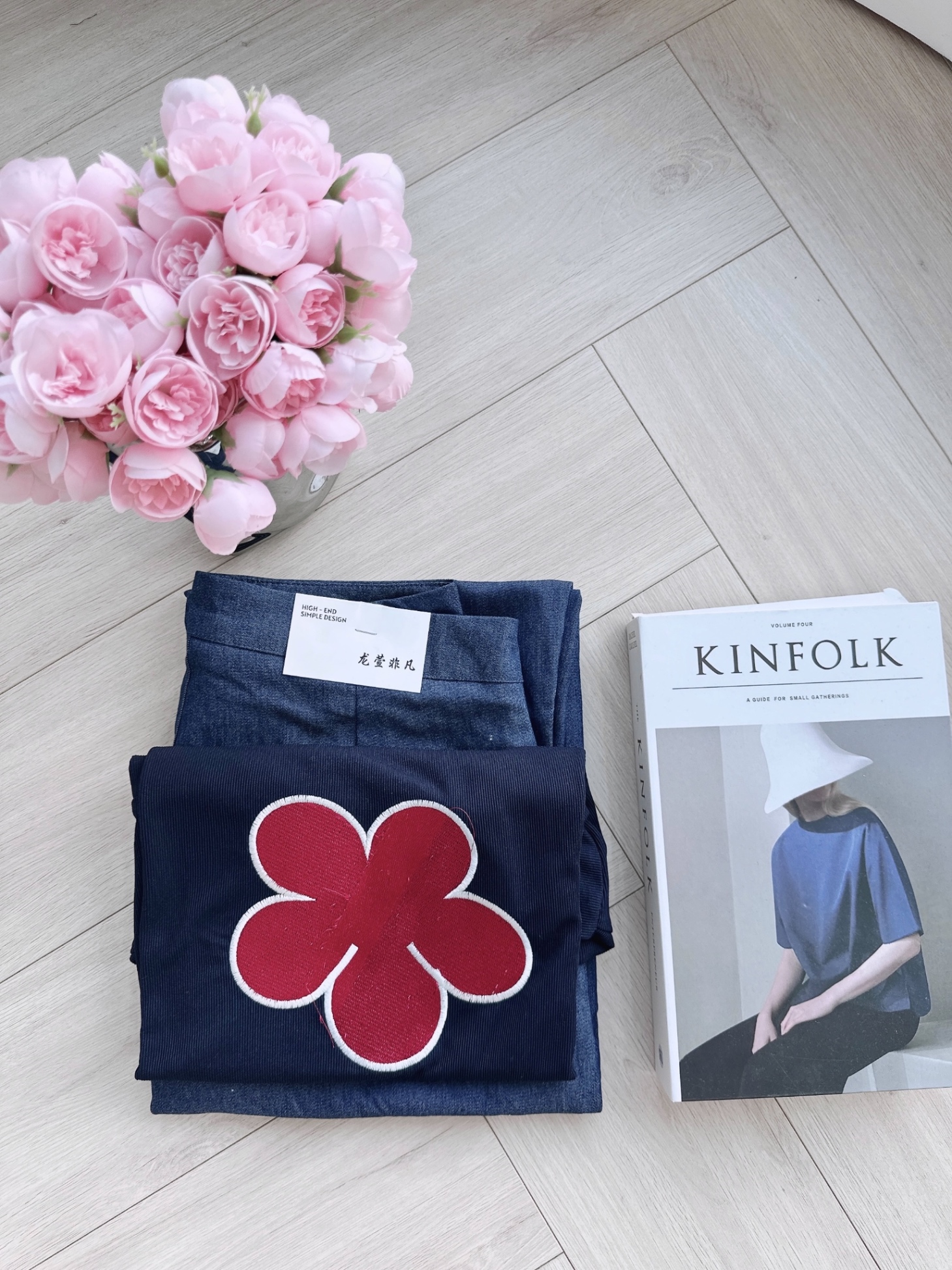 S156 - SET ÁO LEN ĐEN THÊU HOA ĐỎ QUẦN BAGGY BÒ
