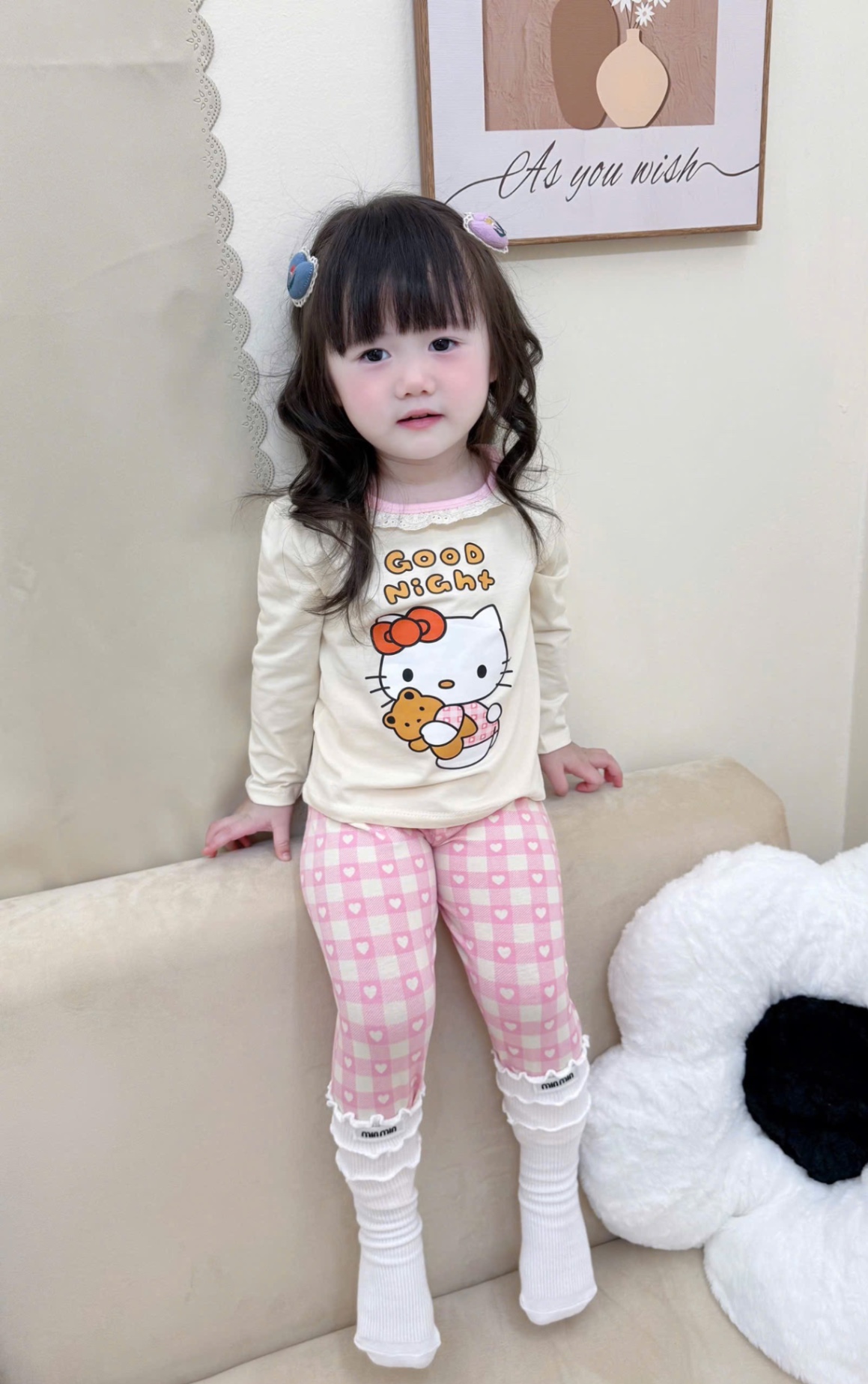 G731 - SET 2 BỘ BÉ GÁI DÀI TAY MÀU BE KITTY HOA CỔ REN