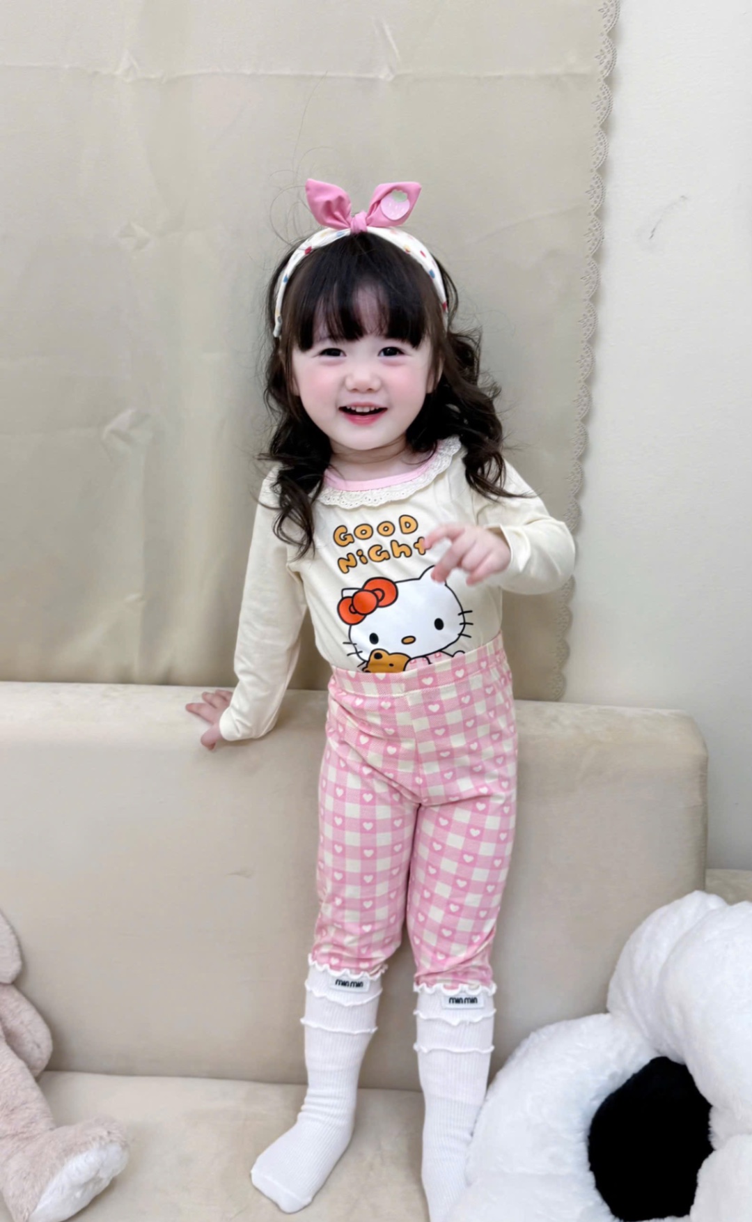 G731 - SET 2 BỘ BÉ GÁI DÀI TAY MÀU BE KITTY HOA CỔ REN