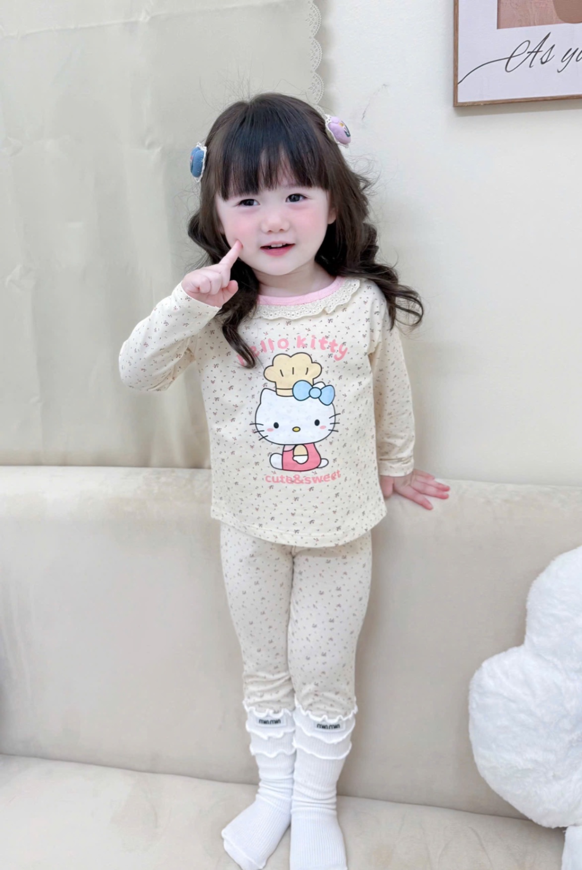 G731 - SET 2 BỘ BÉ GÁI DÀI TAY MÀU BE KITTY HOA CỔ REN