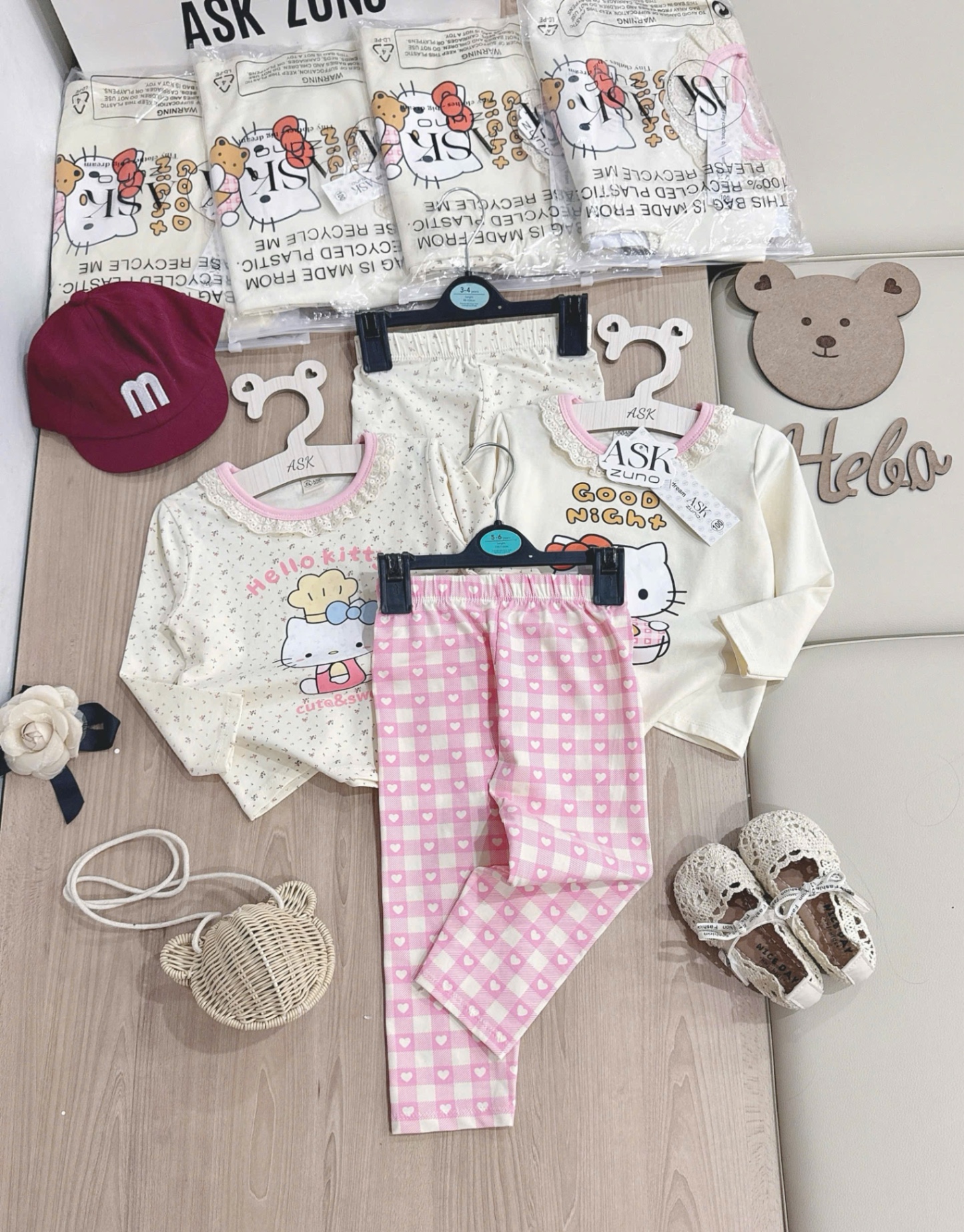 G731 - SET 2 BỘ BÉ GÁI DÀI TAY MÀU BE KITTY HOA CỔ REN