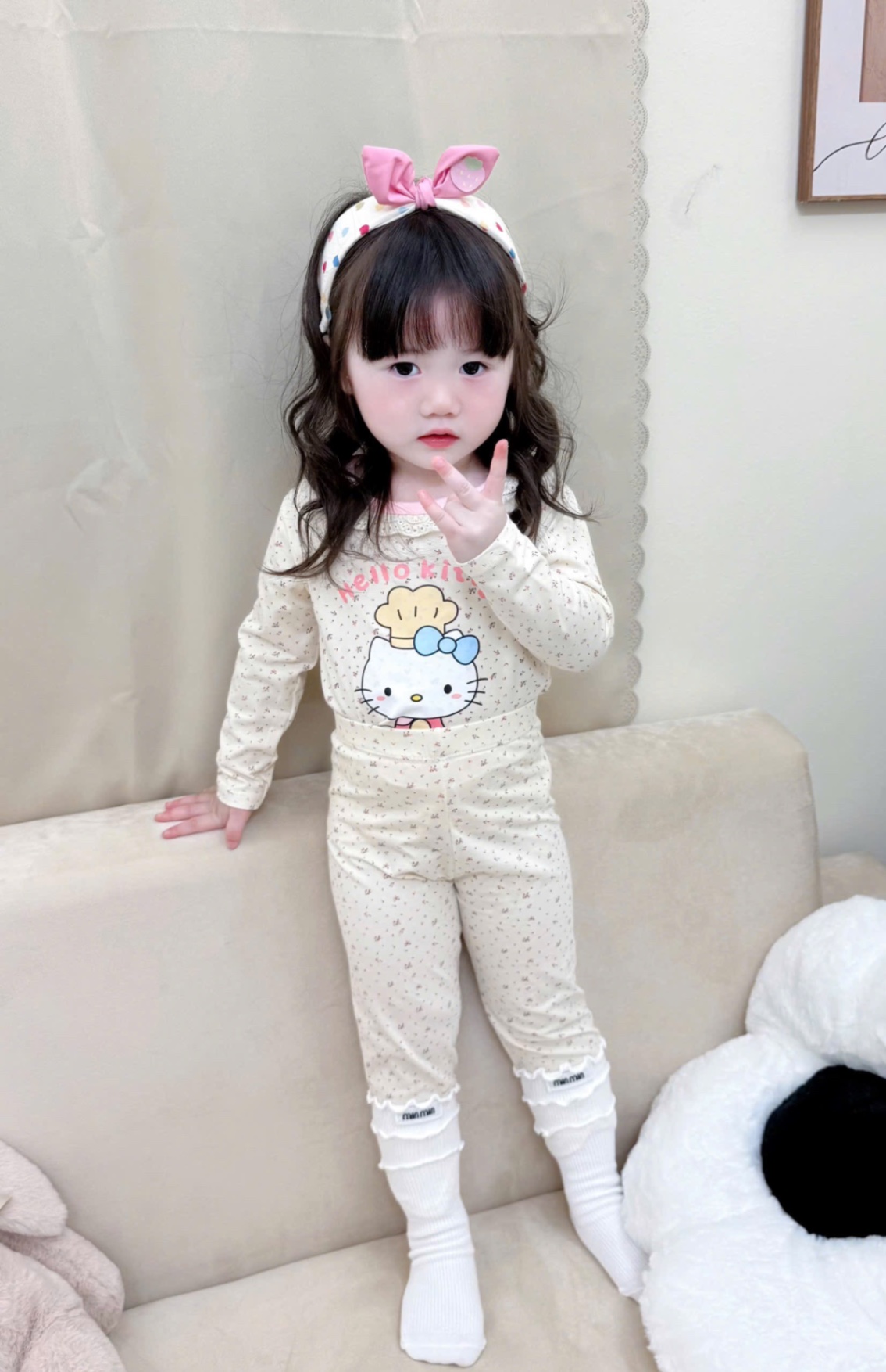 G731 - SET 2 BỘ BÉ GÁI DÀI TAY MÀU BE KITTY HOA CỔ REN