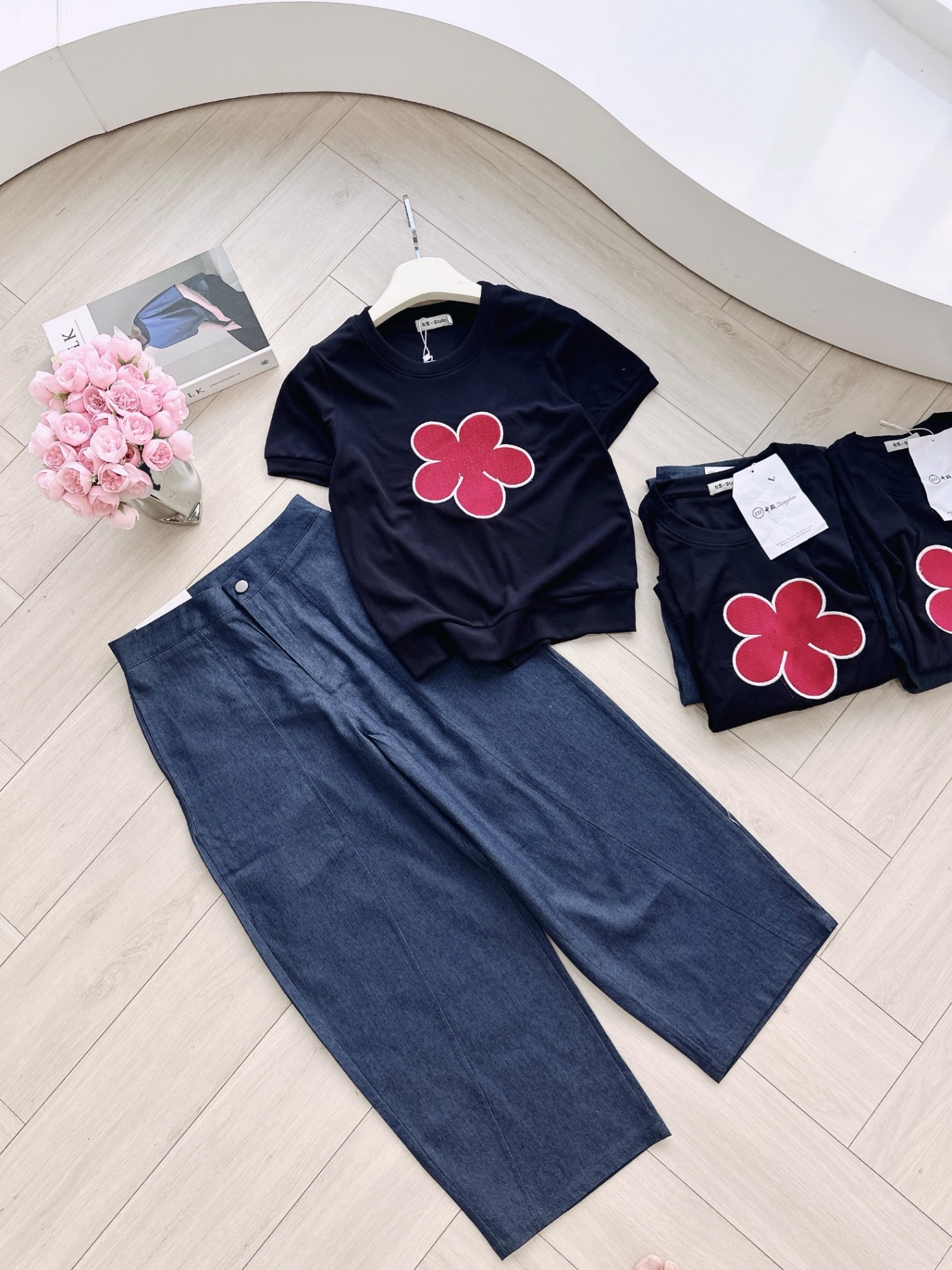 S156 - SET ÁO LEN ĐEN THÊU HOA ĐỎ QUẦN BAGGY BÒ