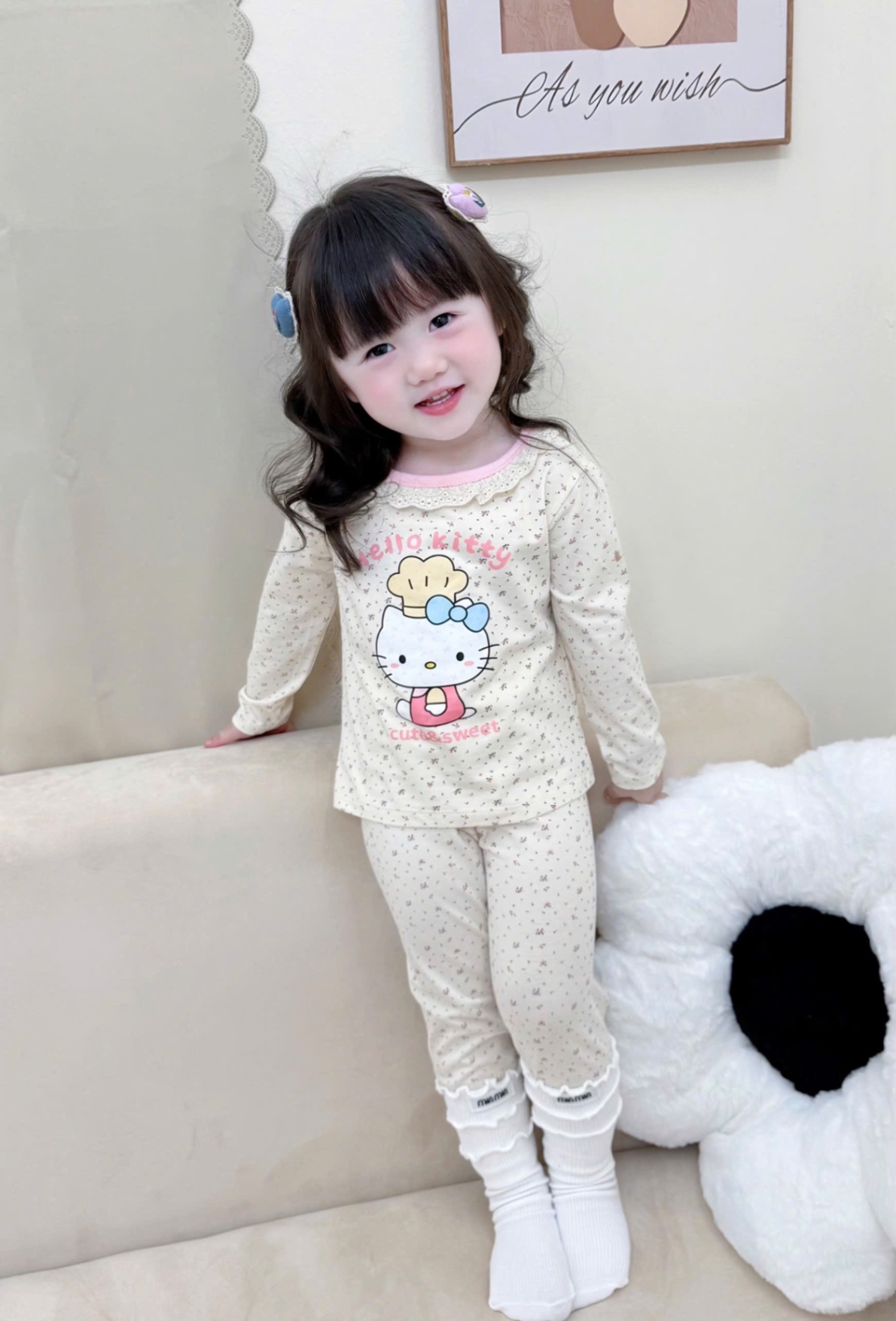 G731 - SET 2 BỘ BÉ GÁI DÀI TAY MÀU BE KITTY HOA CỔ REN