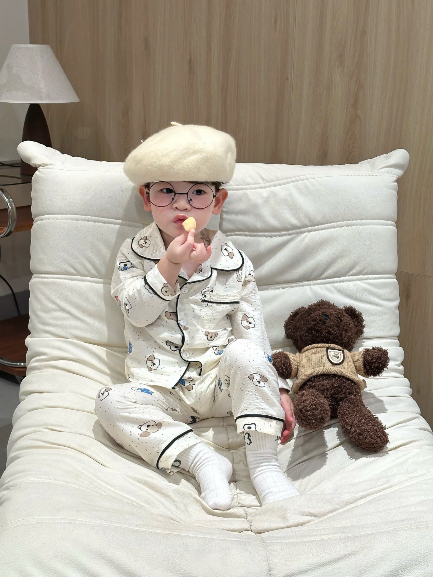 T901 - SET 2 BỘ PYJAMA BÉ TRAI DÀI TAY GẤU nâu kẻ trắng