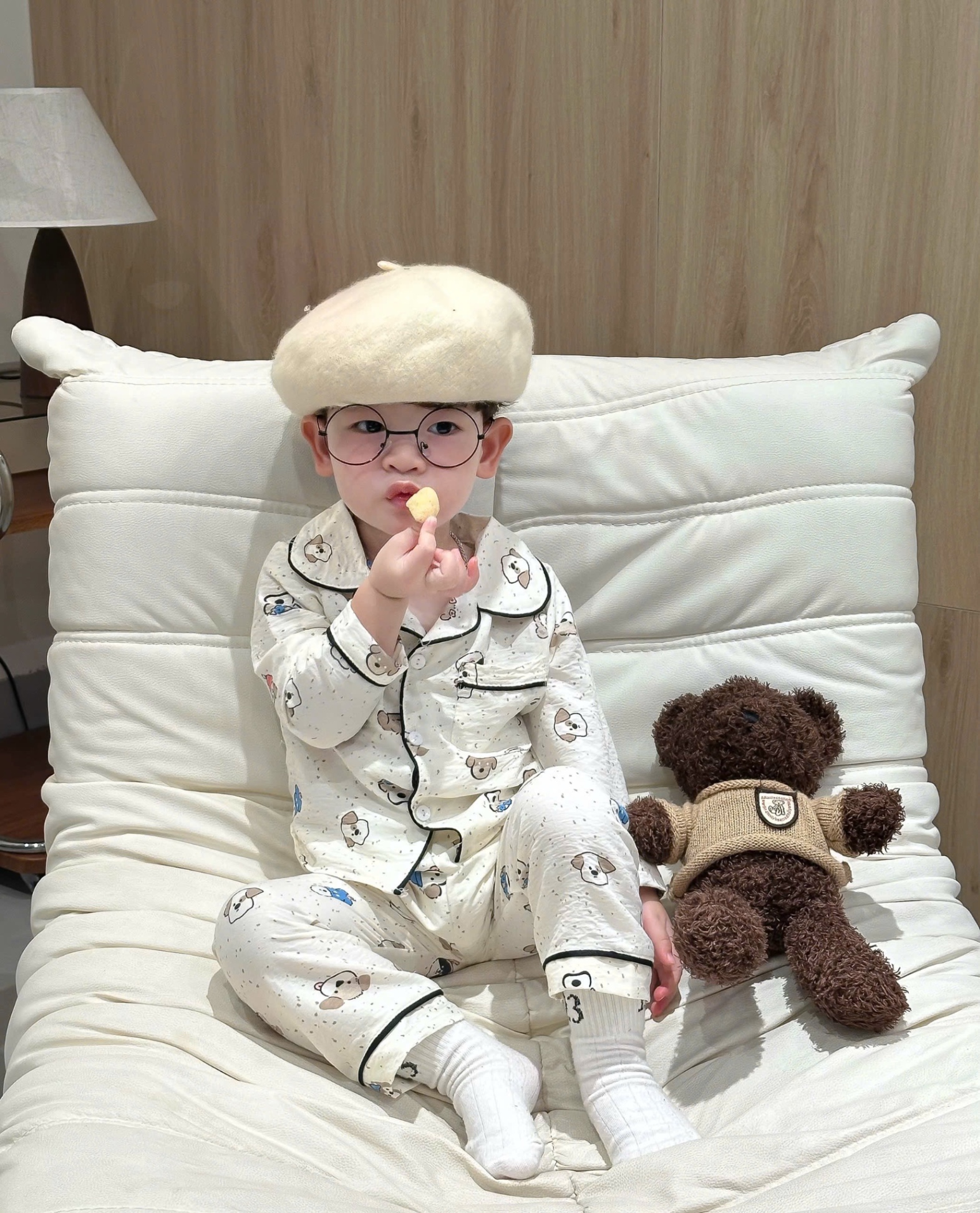 T901 - SET 2 BỘ PYJAMA BÉ TRAI DÀI TAY GẤU nâu kẻ trắng