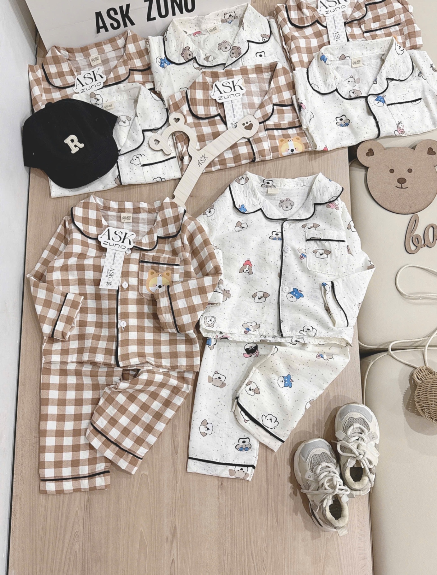 T901 - SET 2 BỘ PYJAMA BÉ TRAI DÀI TAY GẤU nâu kẻ trắng