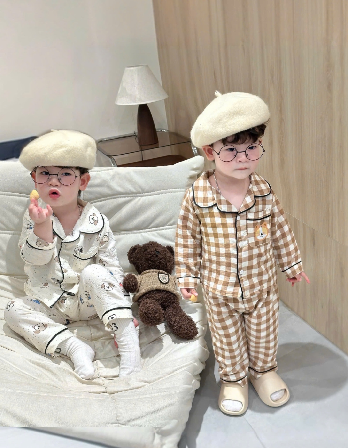 T901 - SET 2 BỘ PYJAMA BÉ TRAI DÀI TAY GẤU nâu kẻ trắng