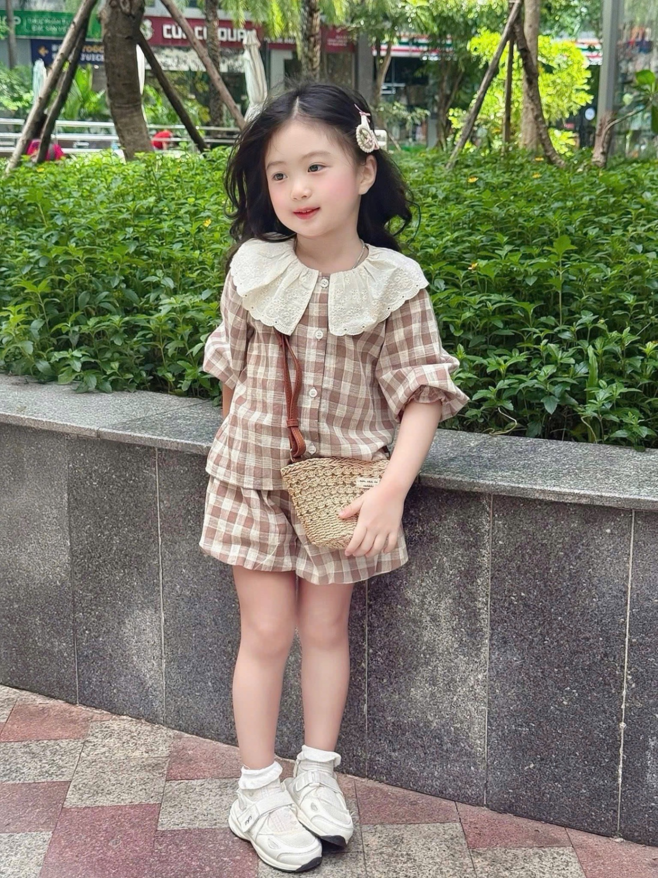 G737 - SET BÉ GÁI KẺ CARO NÂU BỒNG CỔ REN TRẮNG