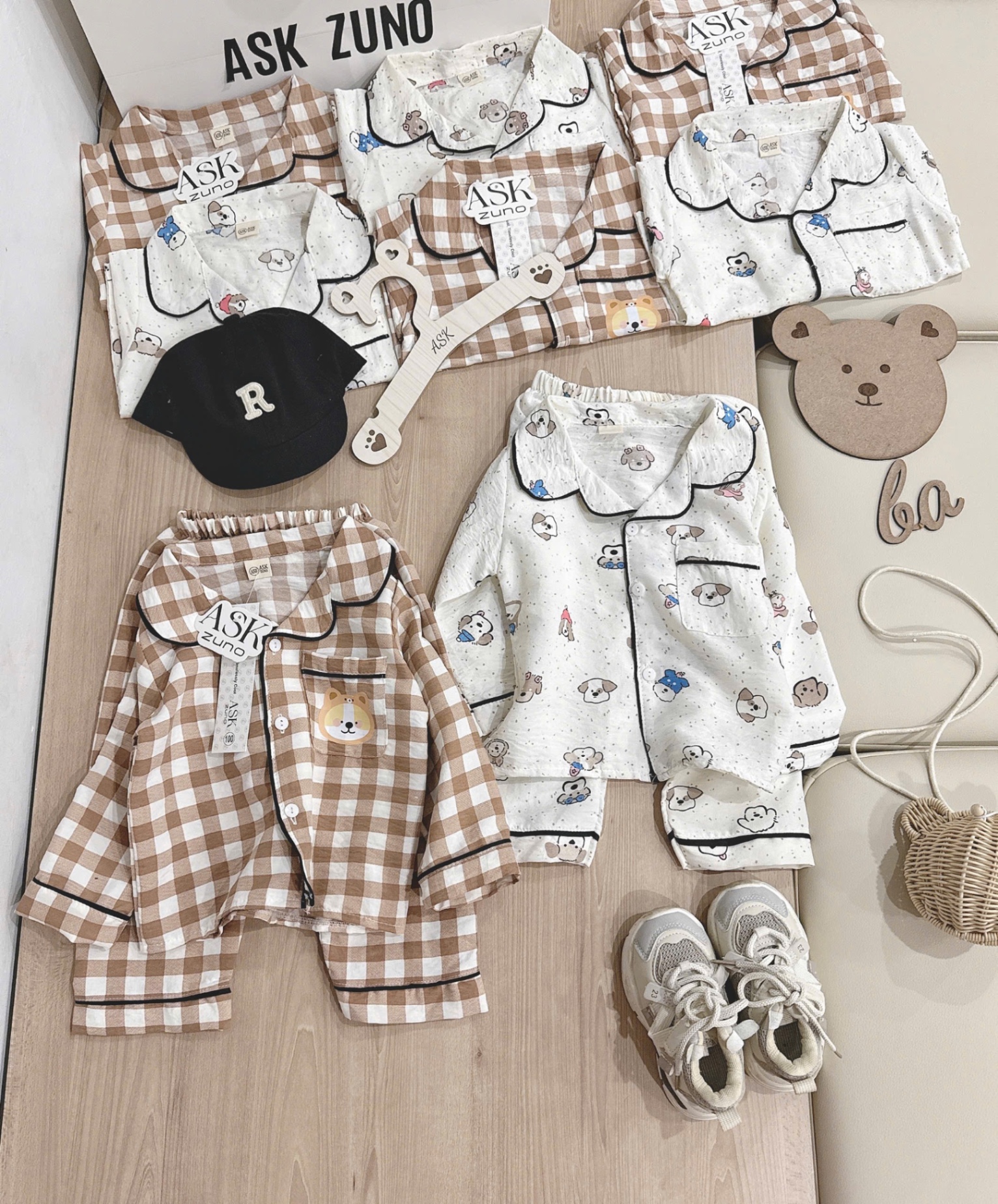 T901 - SET 2 BỘ PYJAMA BÉ TRAI DÀI TAY GẤU nâu kẻ trắng