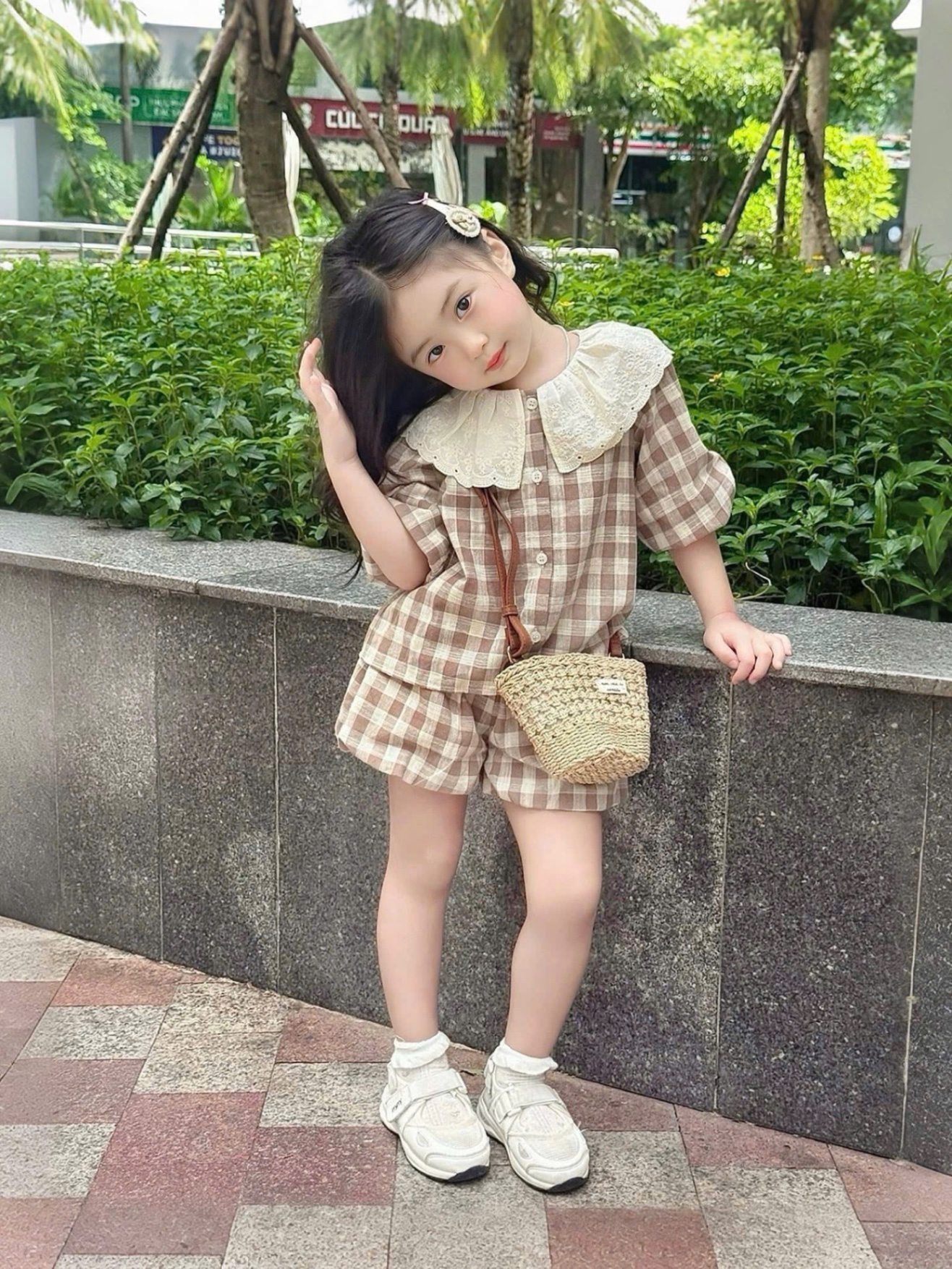 G737 - SET BÉ GÁI KẺ CARO NÂU BỒNG CỔ REN TRẮNG