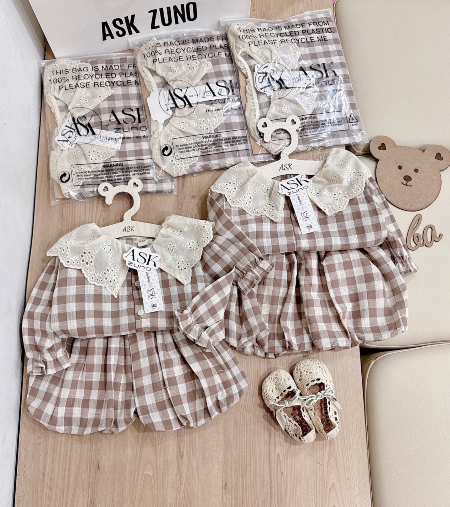 G737 - SET BÉ GÁI KẺ CARO NÂU BỒNG CỔ REN TRẮNG